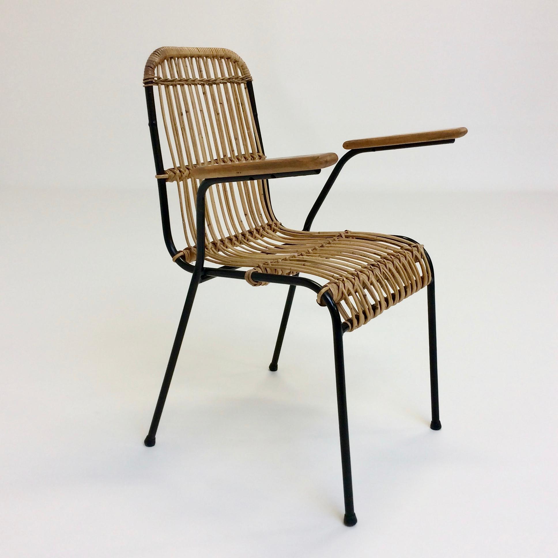 Nice set of 4 armchairs, circa 1950, France.
Rattan and wicker, black tubular metal, light wood armrests.
Dimensions: 85 cm H, 61 cm W, 46 cm D, seat height 46.
Good condition.
All purchases are covered by our Buyer Protection Guarantee.
This item