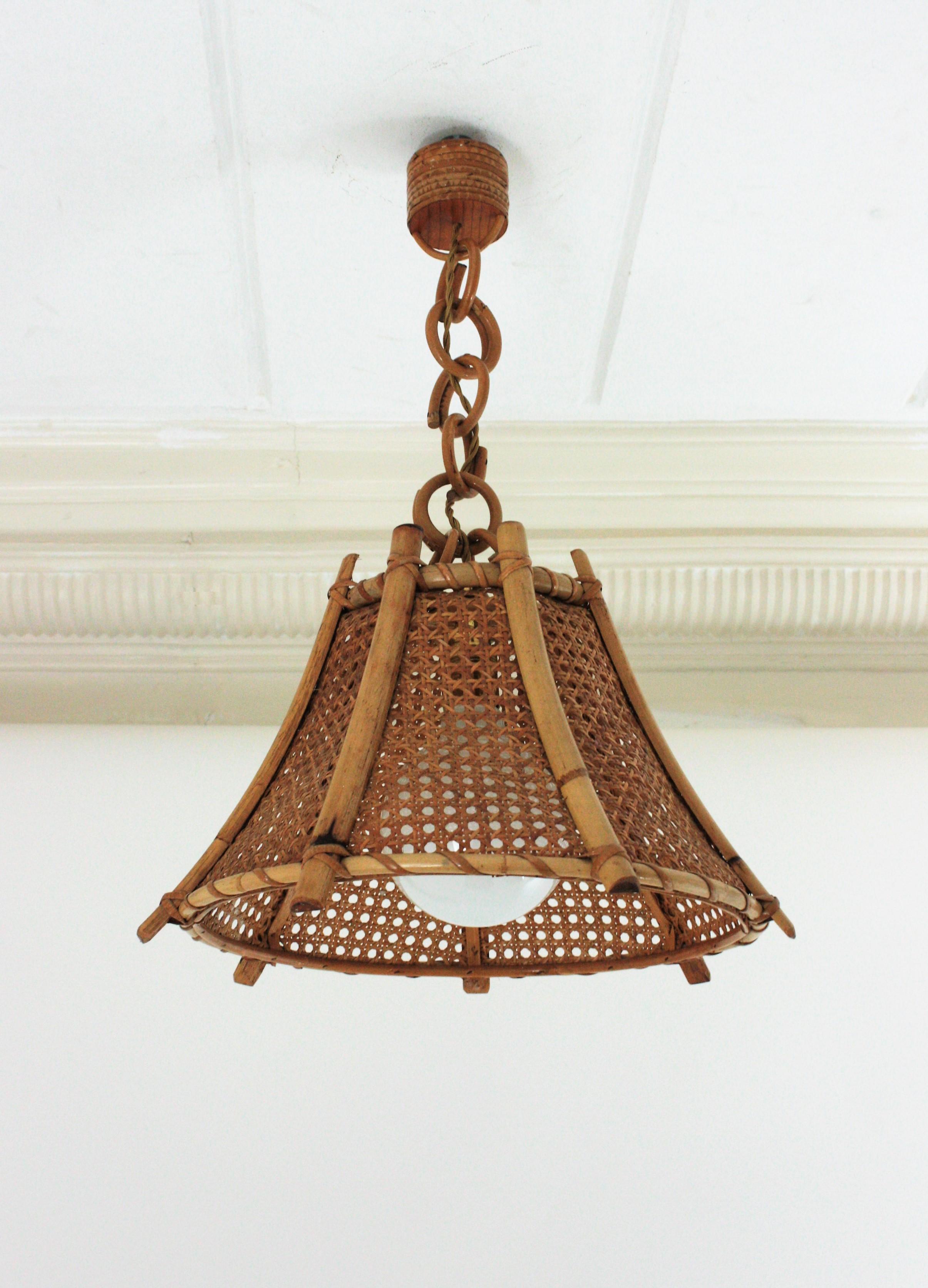 Rattan Bamboo and Wicker Pagoda Pendant or Hanging Light, 1960s In Good Condition In Barcelona, ES