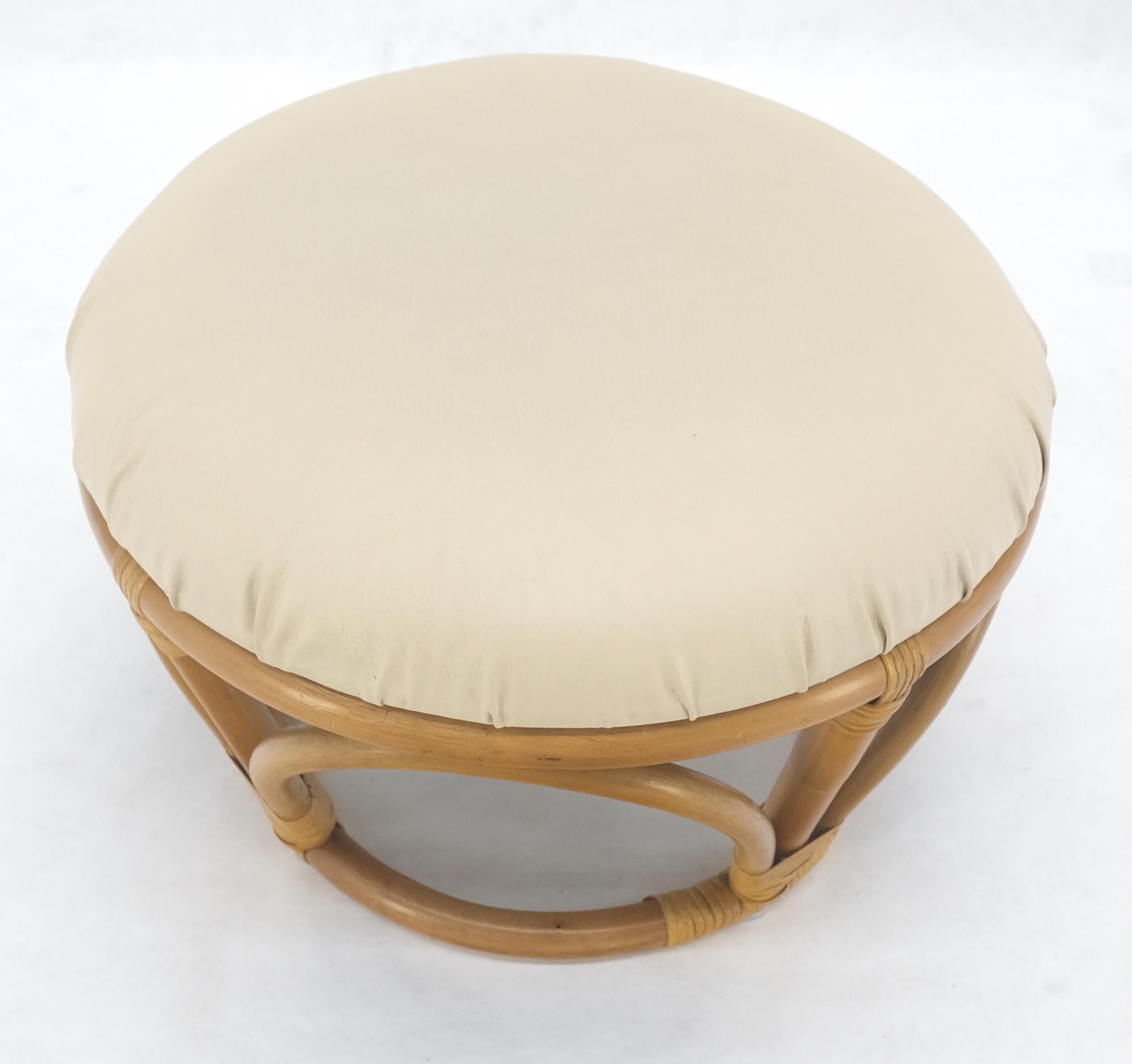 Mid-Century moderno Panchina Pouf Ottomana in rattan con base in bambù MINT in vendita