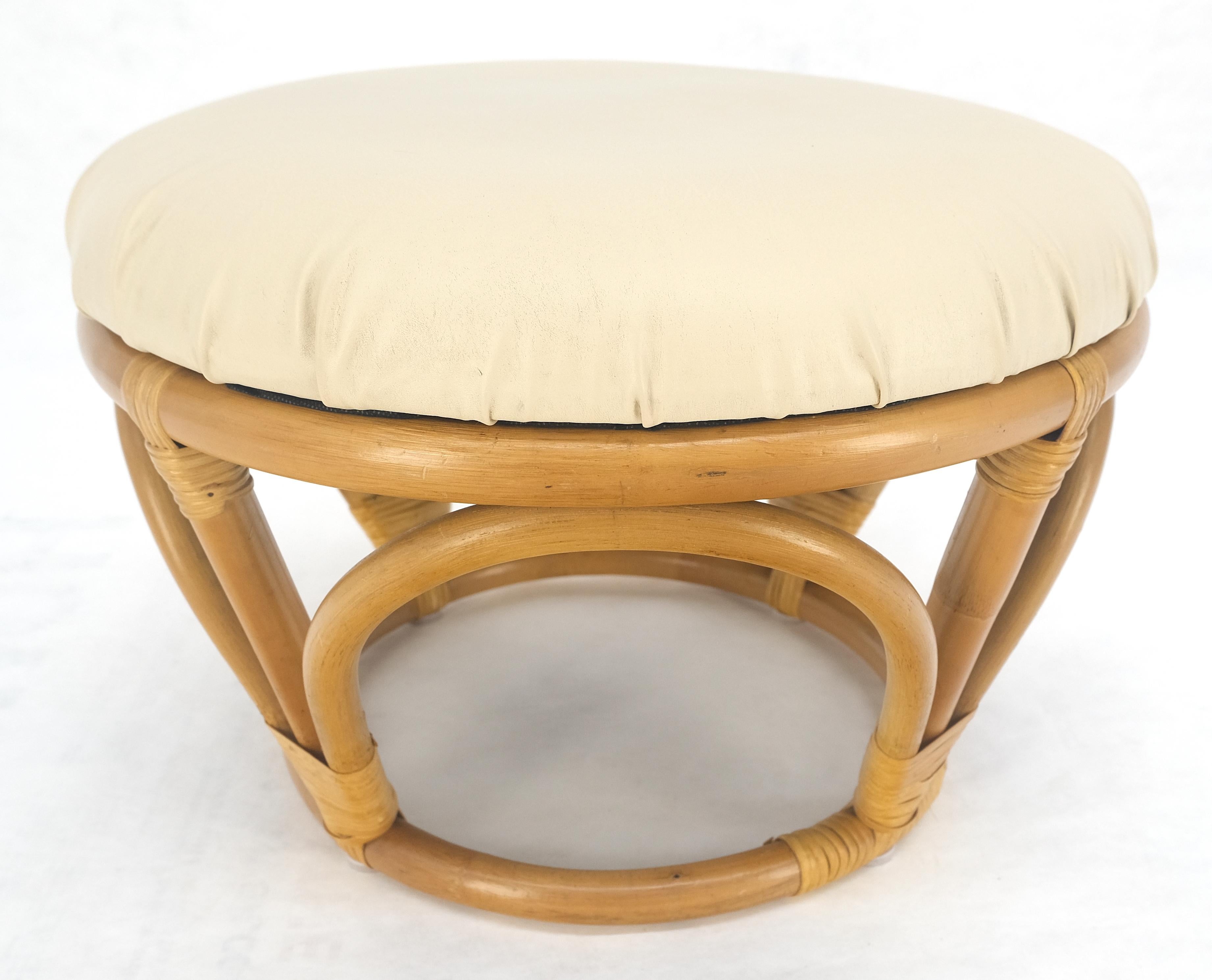 Panchina Pouf Ottomana in rattan con base in bambù MINT In condizioni buone in vendita a Rockaway, NJ