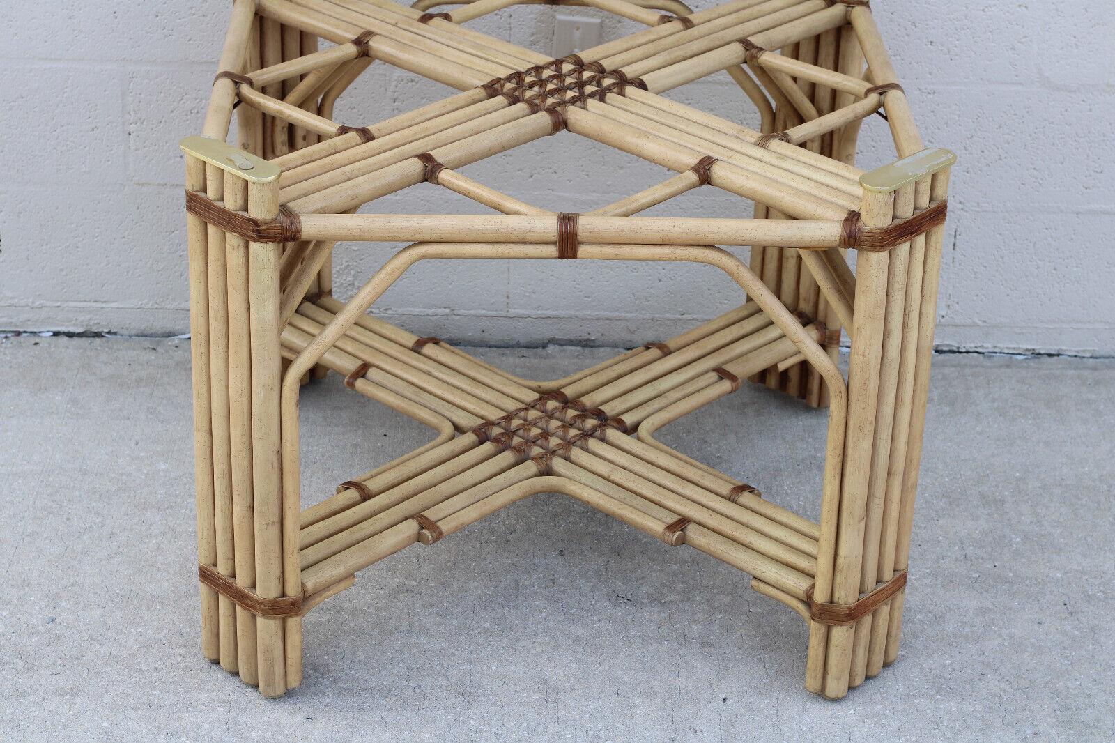 Base de table à manger en bambou et rotin par Drexel Heritage Bon état - En vente à Vero Beach, FL