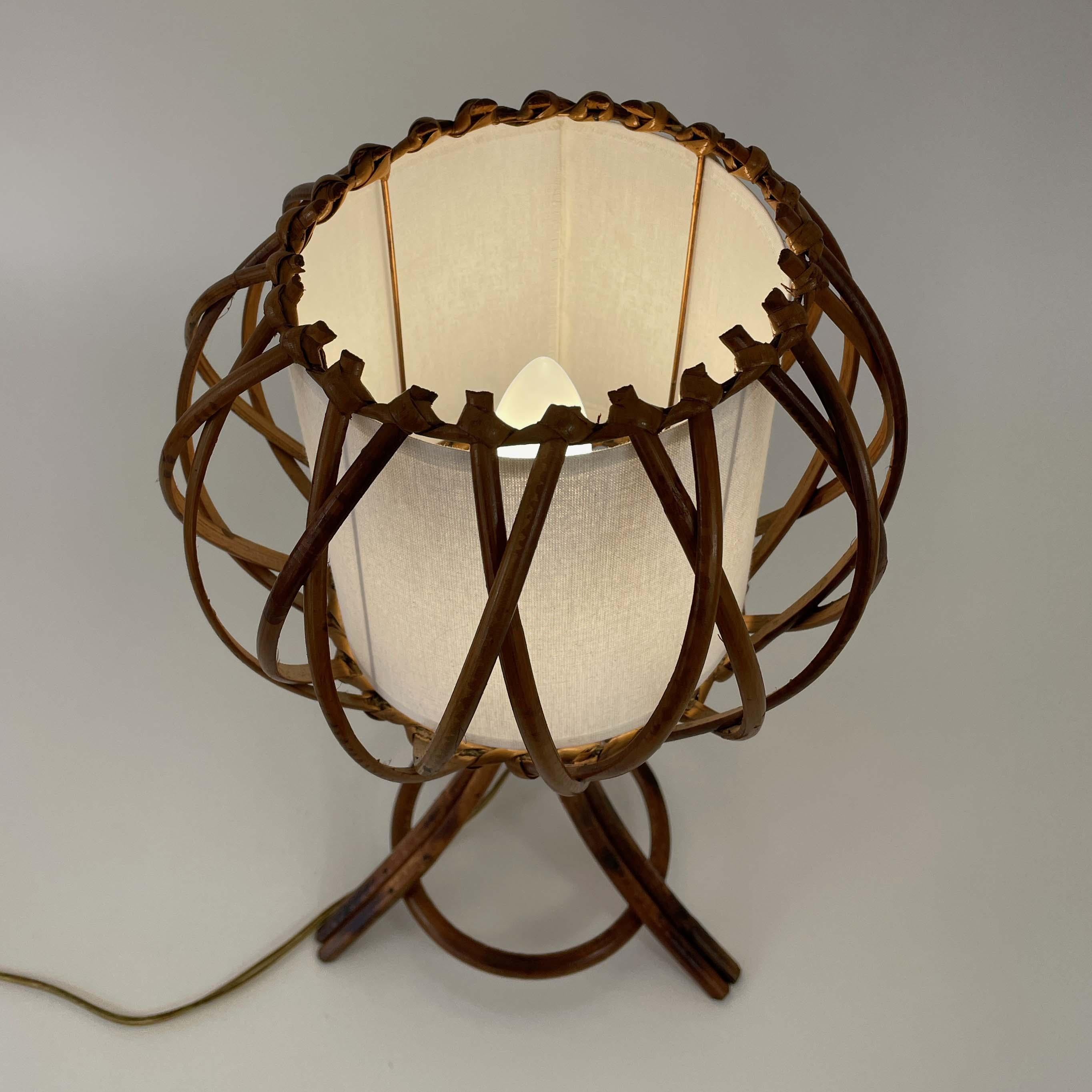 Lampe de table en rotin, bambou et tissu, Louis SOGNOT France années 1950 en vente 8