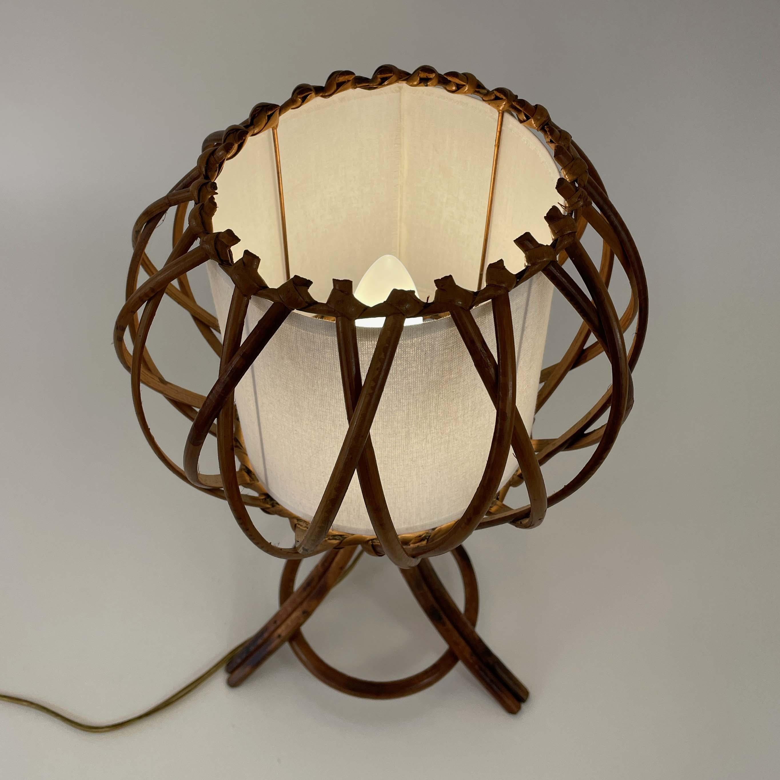 Lámpara de mesa de ratán, bambú y tela, Louis SOGNOT Francia Años 50 en venta 8