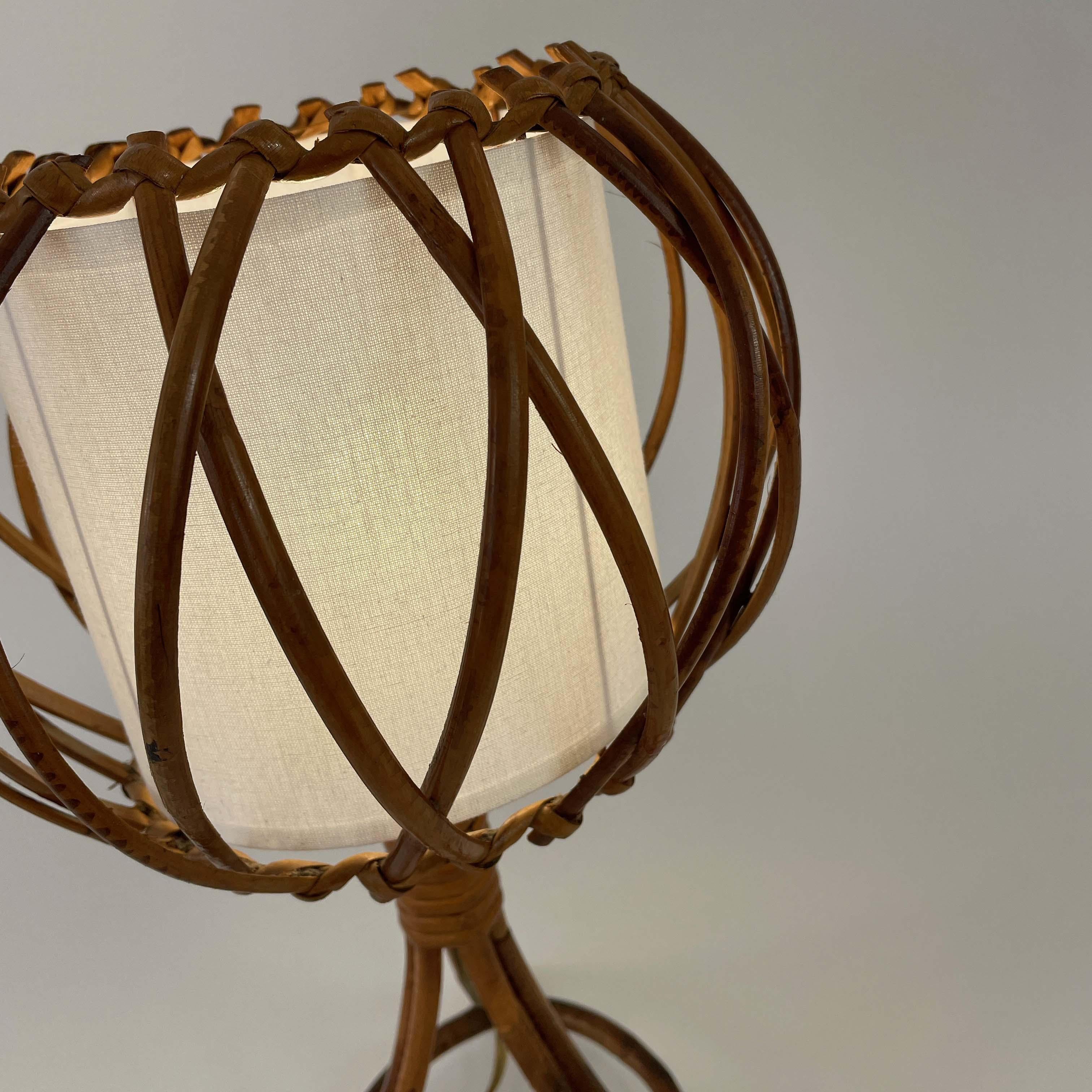 Lampe de table en rotin, bambou et tissu, Louis SOGNOT France années 1950 en vente 9
