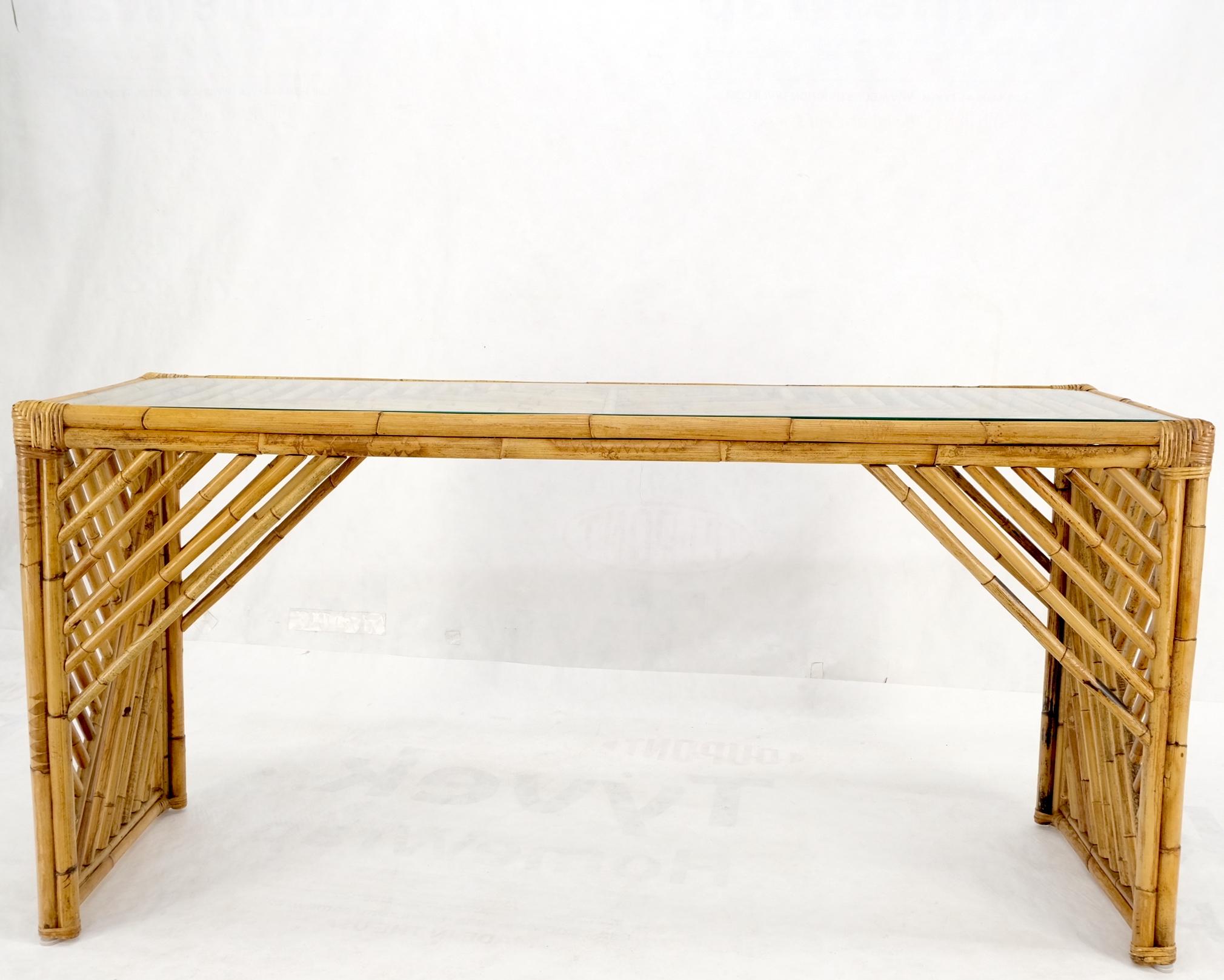 Table de canapé console en bambou rotin avec plateau en verre en vente 5