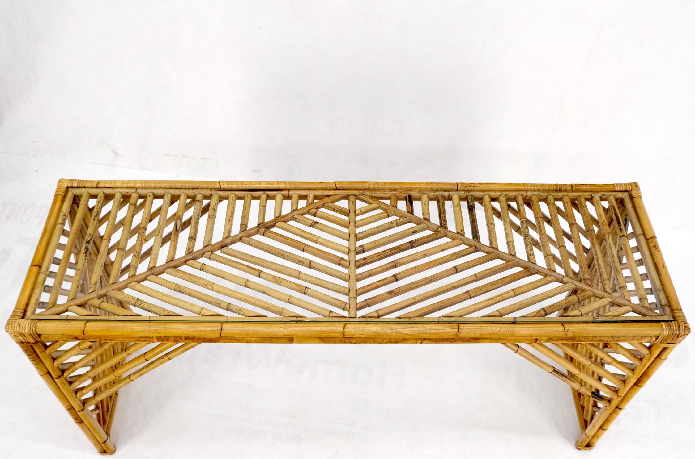 Table de canapé console en bambou rotin avec plateau en verre en vente 6