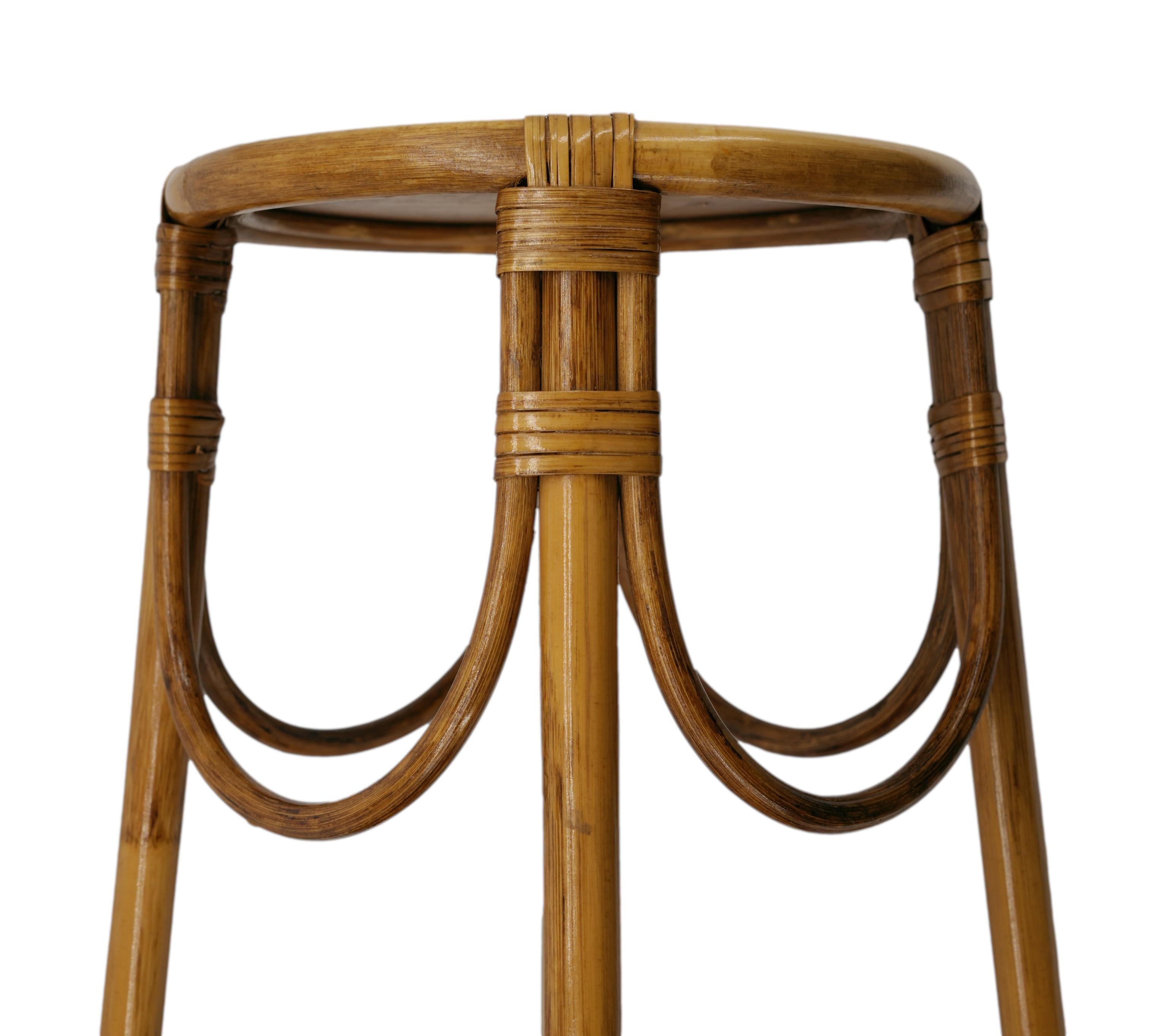 Mesa de arnés de ratán y bambú, años 50 en Excelente estado para la venta en Saint-Amans-des-Cots, FR