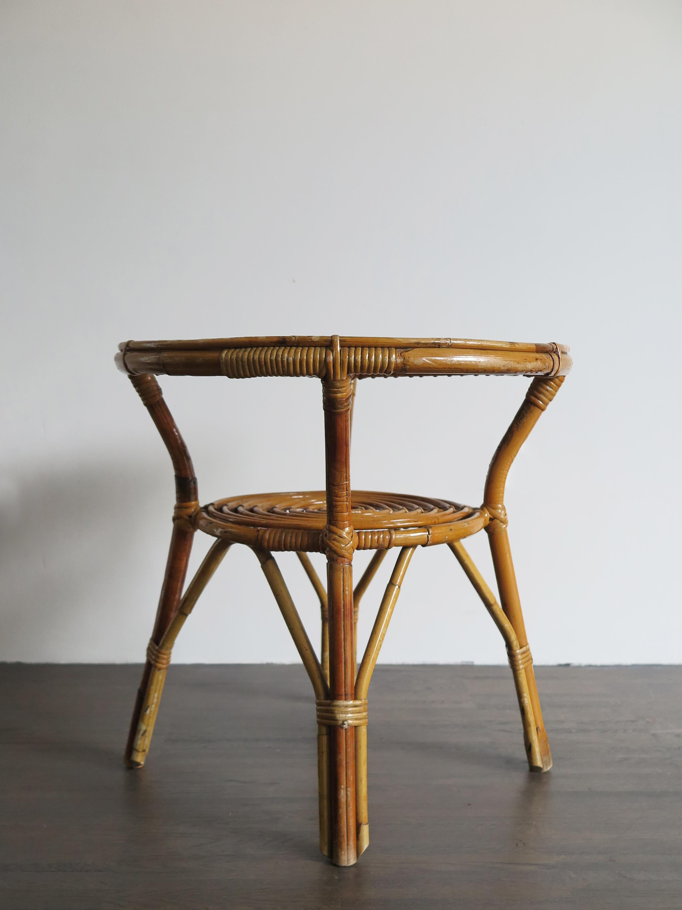 Italian Mid-Century Modern design rattan bamboo sofa table or coffe table in the style of Tito Agnoli Bonacina, circa 1950s.
Please note that the item is original of the period and this shows normal signs of age and use.