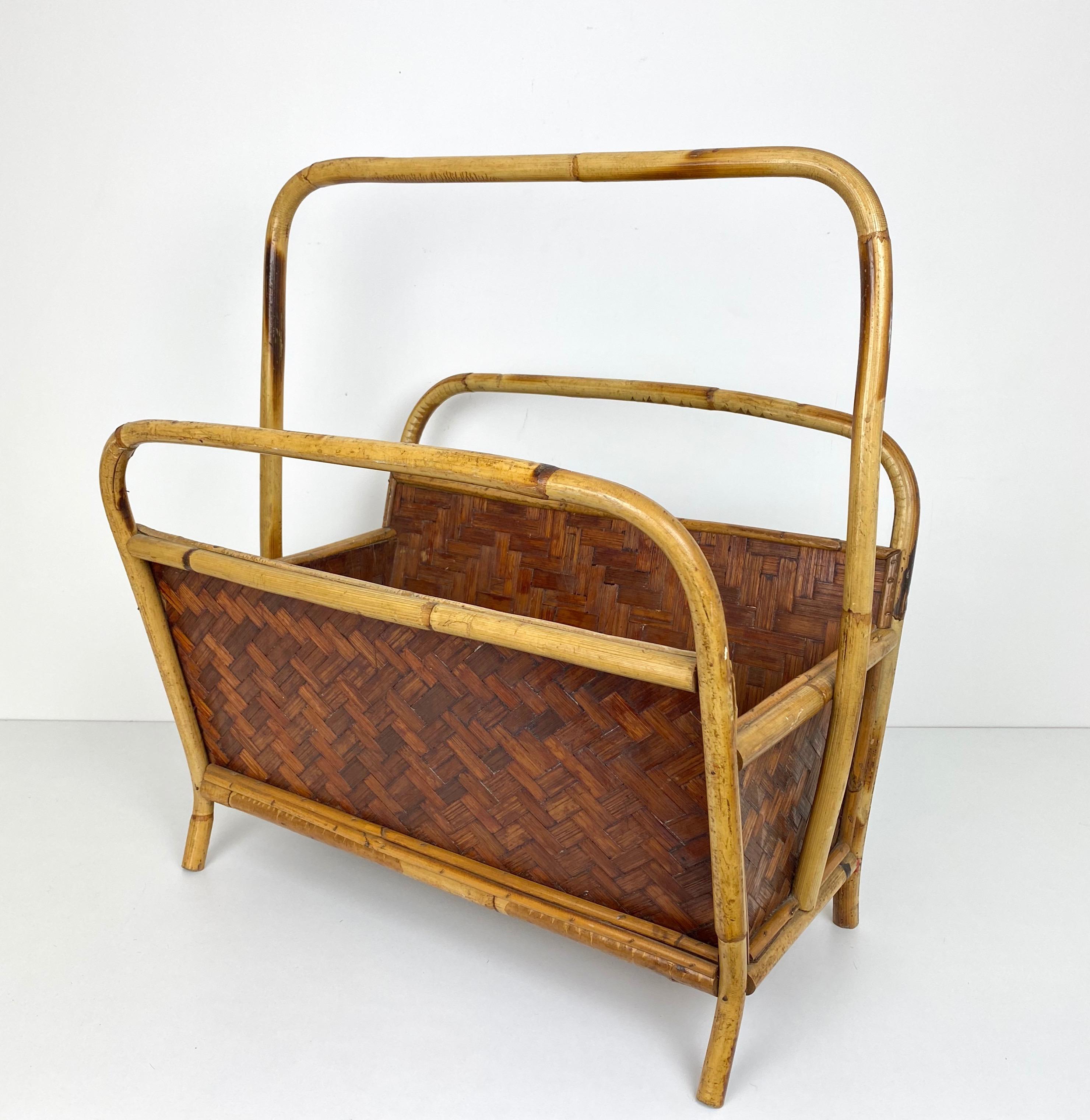 Magazine rack in rattan and bamboo, in the style of the Italian 1960s designer Franco Albini.