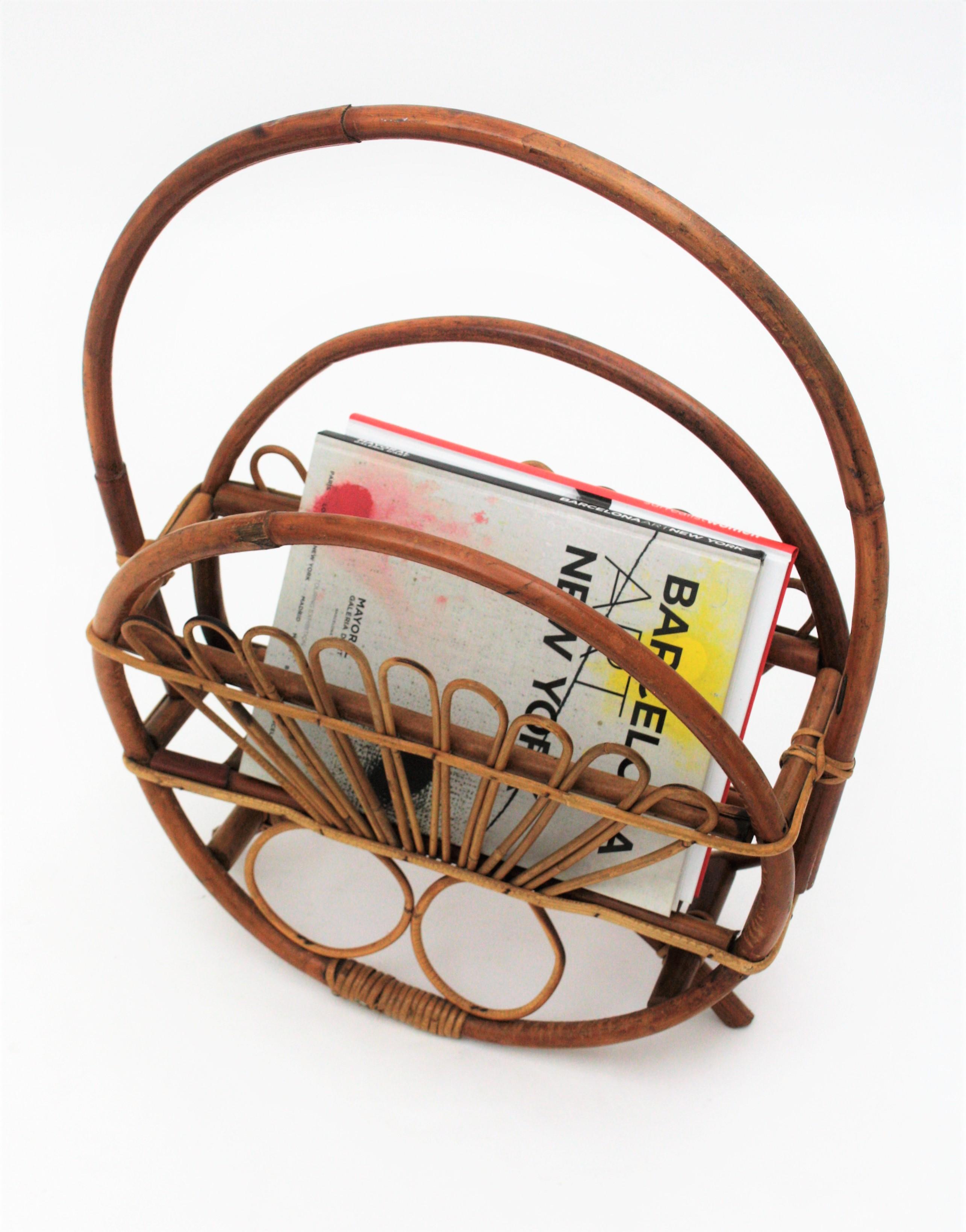 Rattan bamboo Italian modernist round magazine rack, 1960s
Beautiful round shaped large bamboo and rattan magazine rack with a bamboo circular handle to hold it, Italy, 1960s.
It can be used as magazine or newspapers stand or as bottle