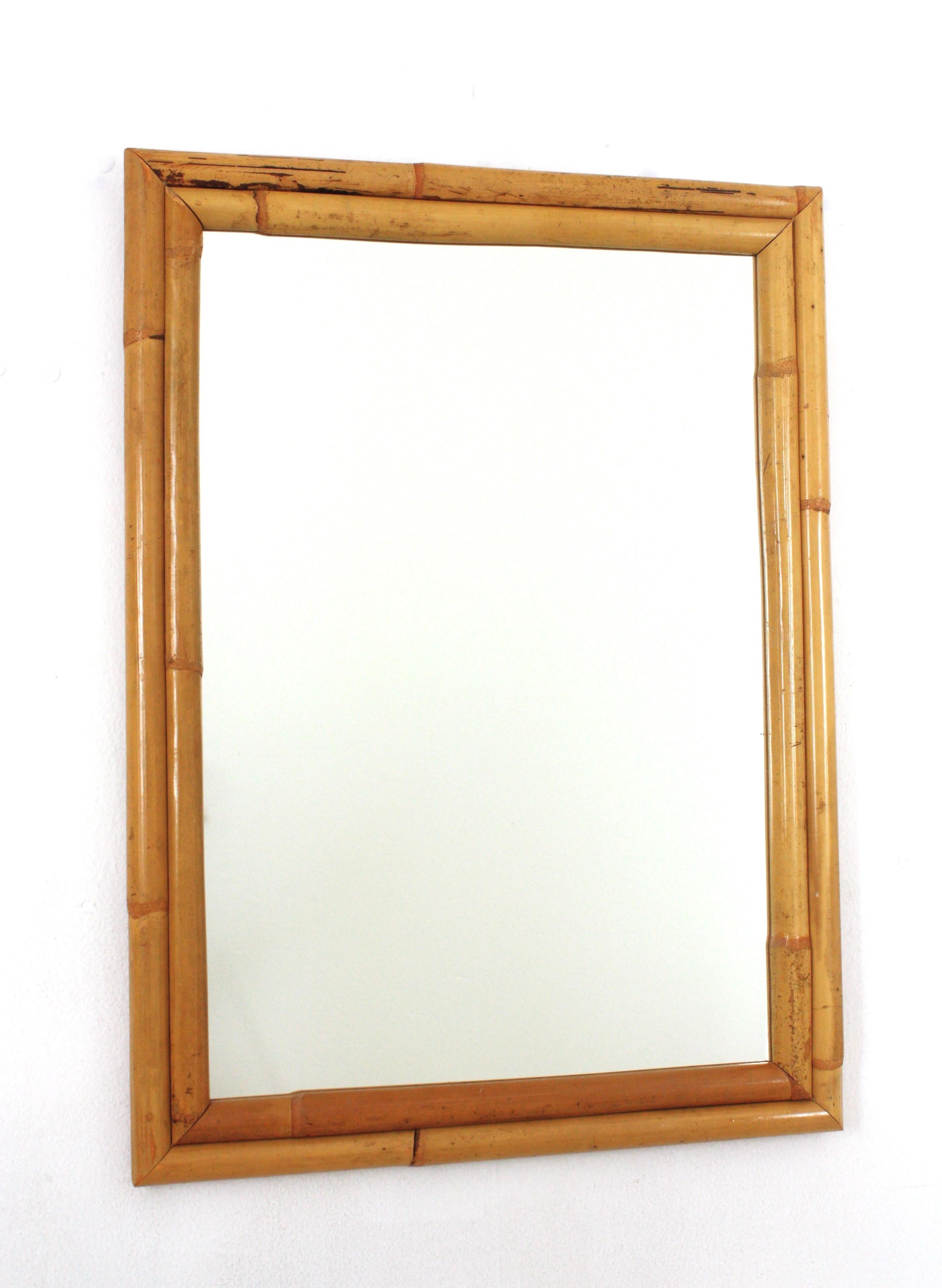 Rectangular wall mirror, bamboo, rattan
Eye-catching rectangular mirror handcrafted with bamboo cane. Spain, 1960s.
Rectangular rattan double framed mirror. It can be hung in vertical or horizontal position.
This mirror is in excellent vintage