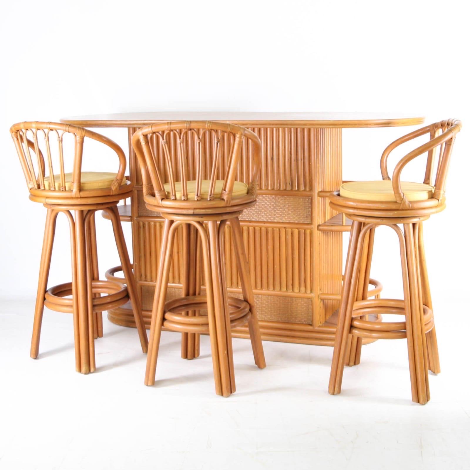 Rattan bar and 3 stools For Sale 6