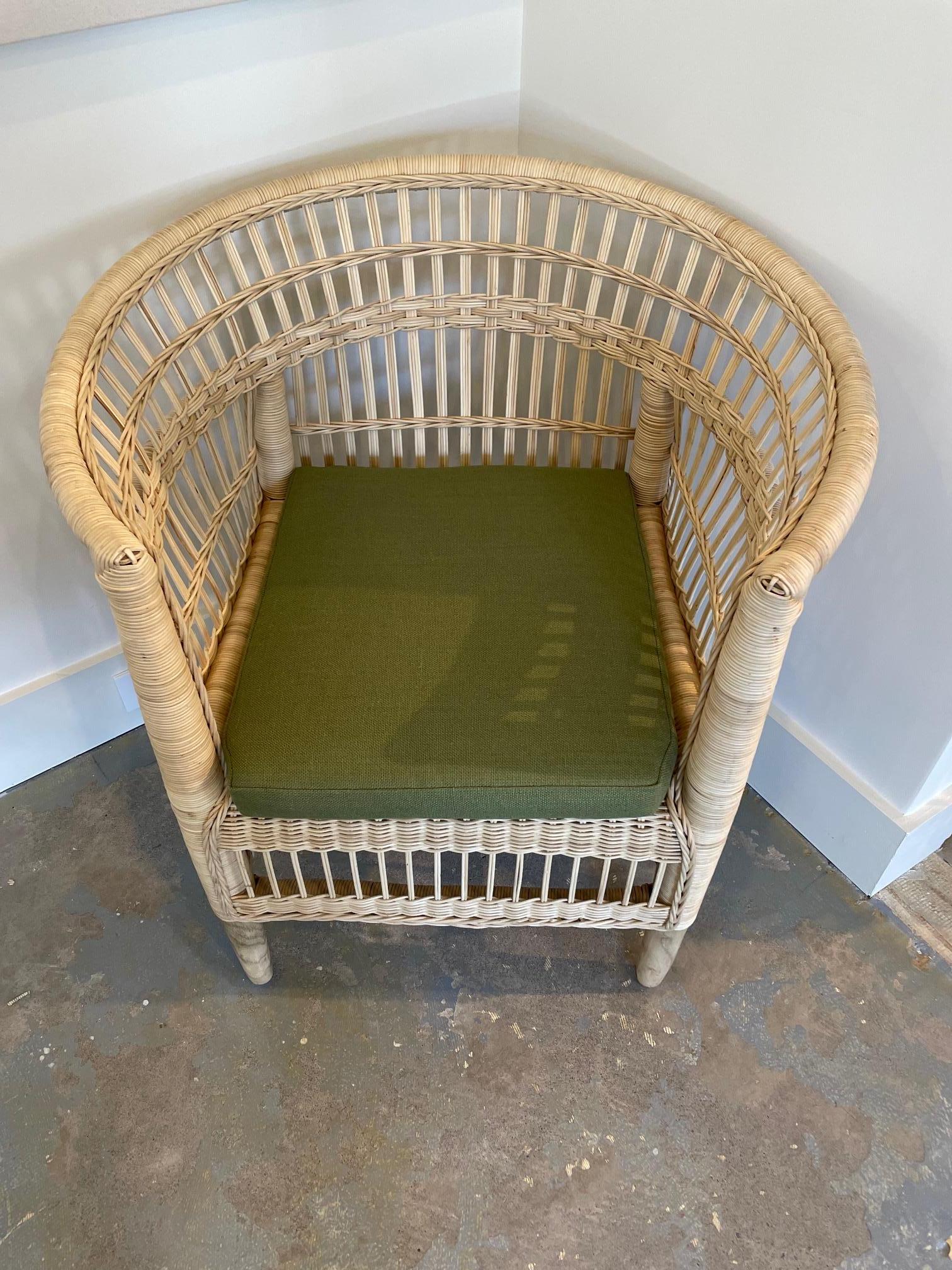 Australien Chaises barils rotin en vente