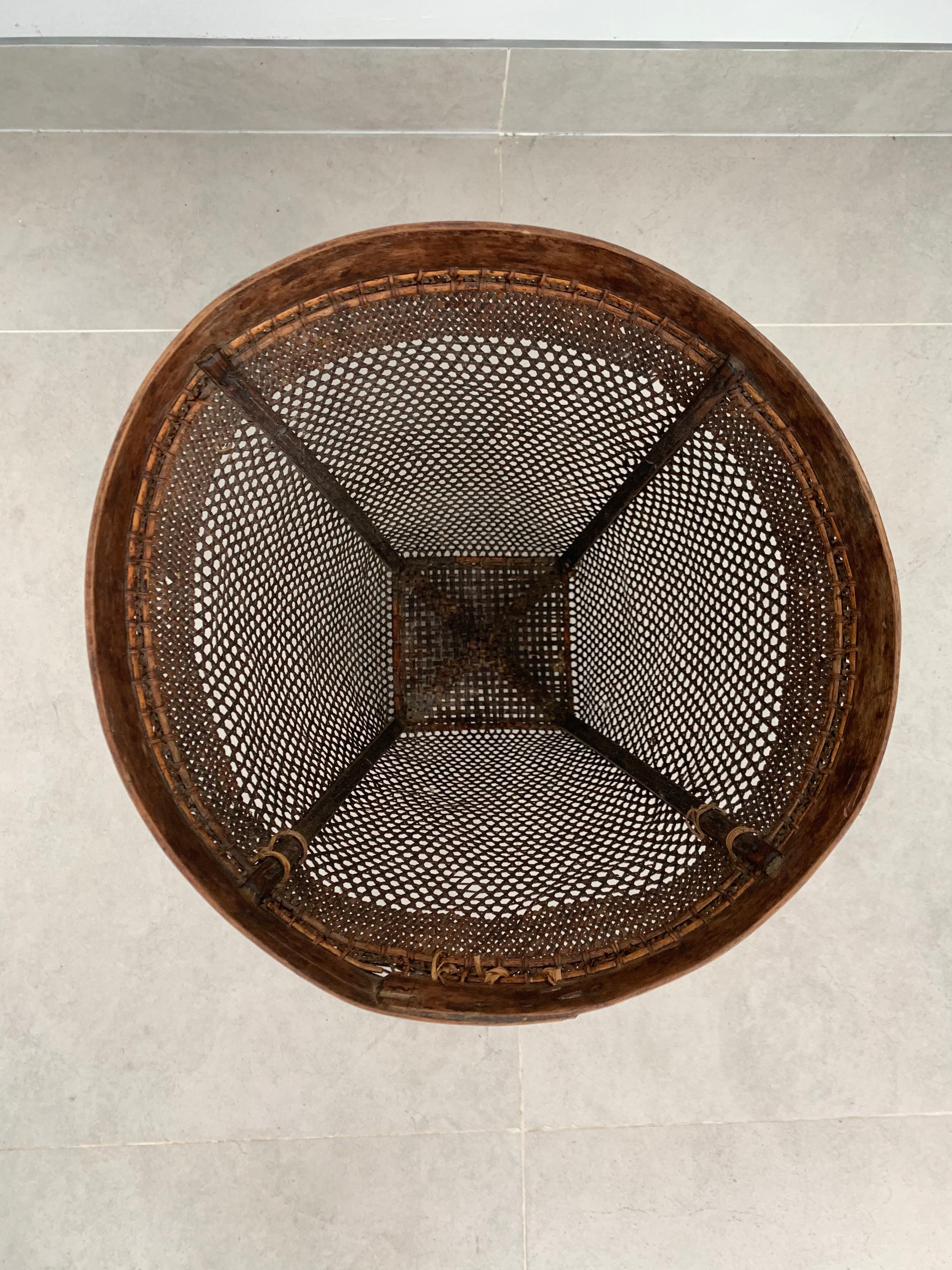 Rattan Basket Dayak Tribe Hand-Woven from Kalimantan, Borneo, Mid 20th Century For Sale 1