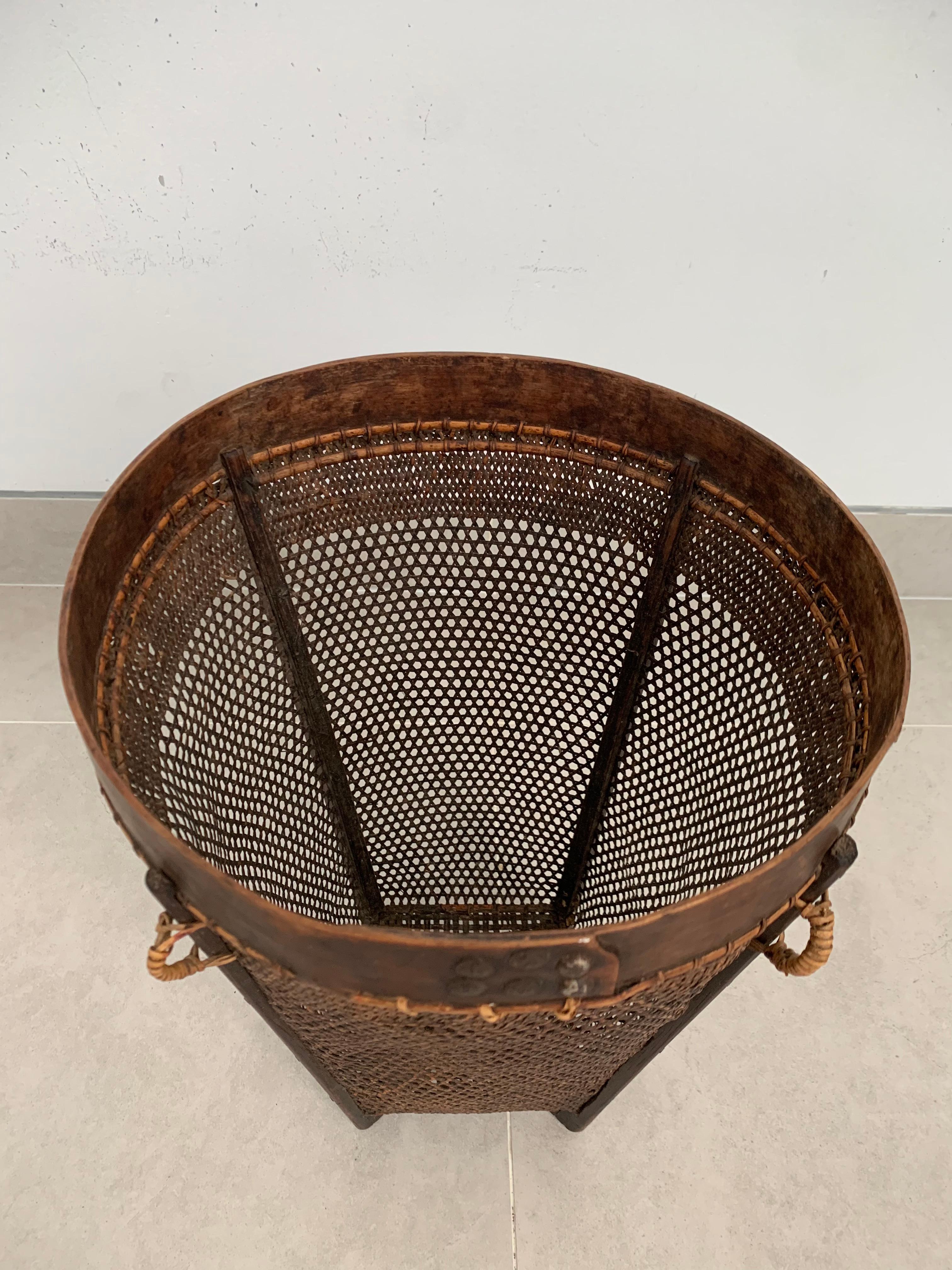 Rattan Basket Dayak Tribe Hand-Woven from Kalimantan, Borneo, Mid 20th Century For Sale 2