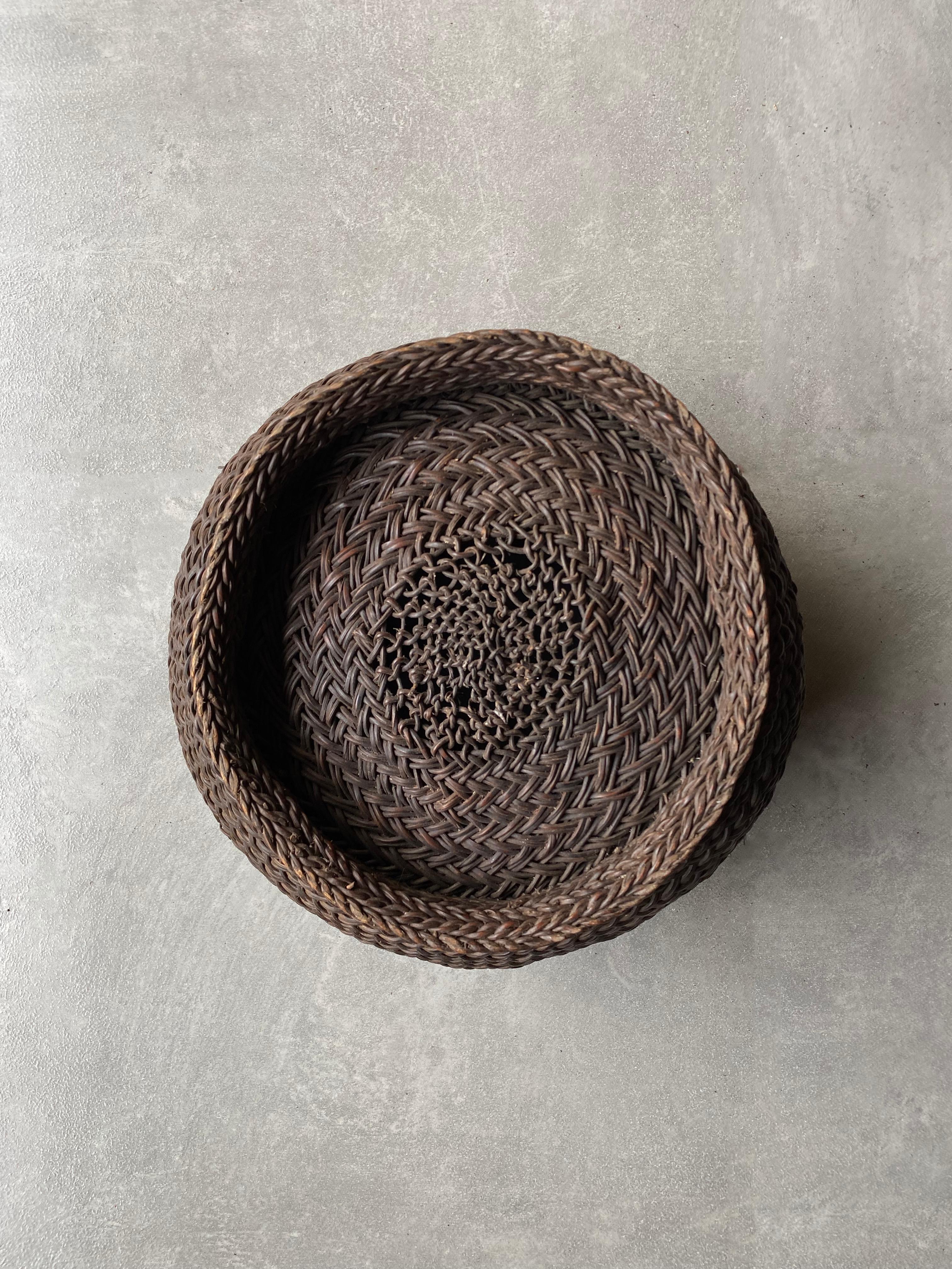 Rattan Basket Hand-Woven from Toraja People of Sulawesi, Mid 20th Century In Good Condition In Jimbaran, Bali