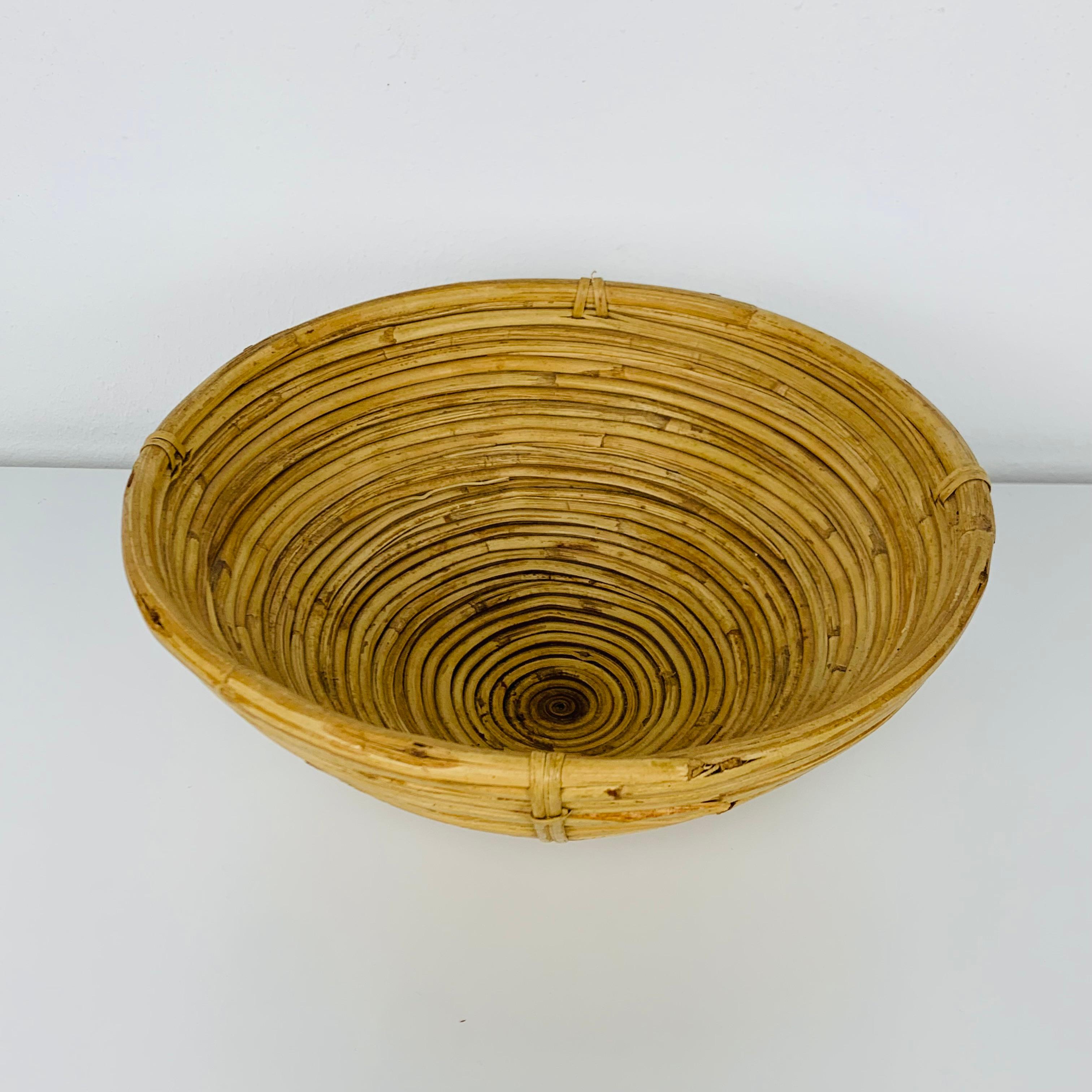 Italiano Rattan basket, Italy, 1960's in vendita