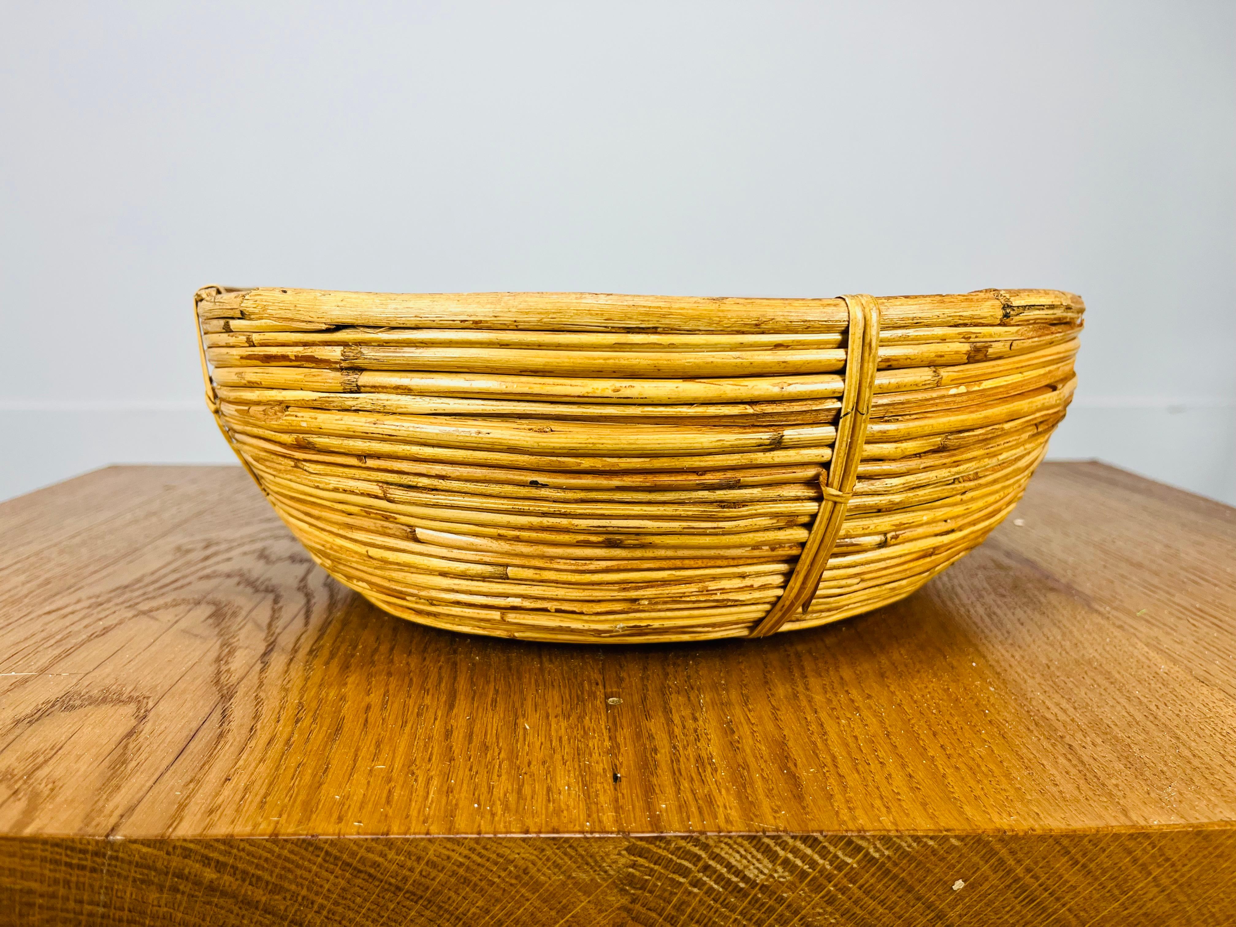 Rattan basket, Italy, 1960's In condizioni buone in vendita a BELFORT, FR