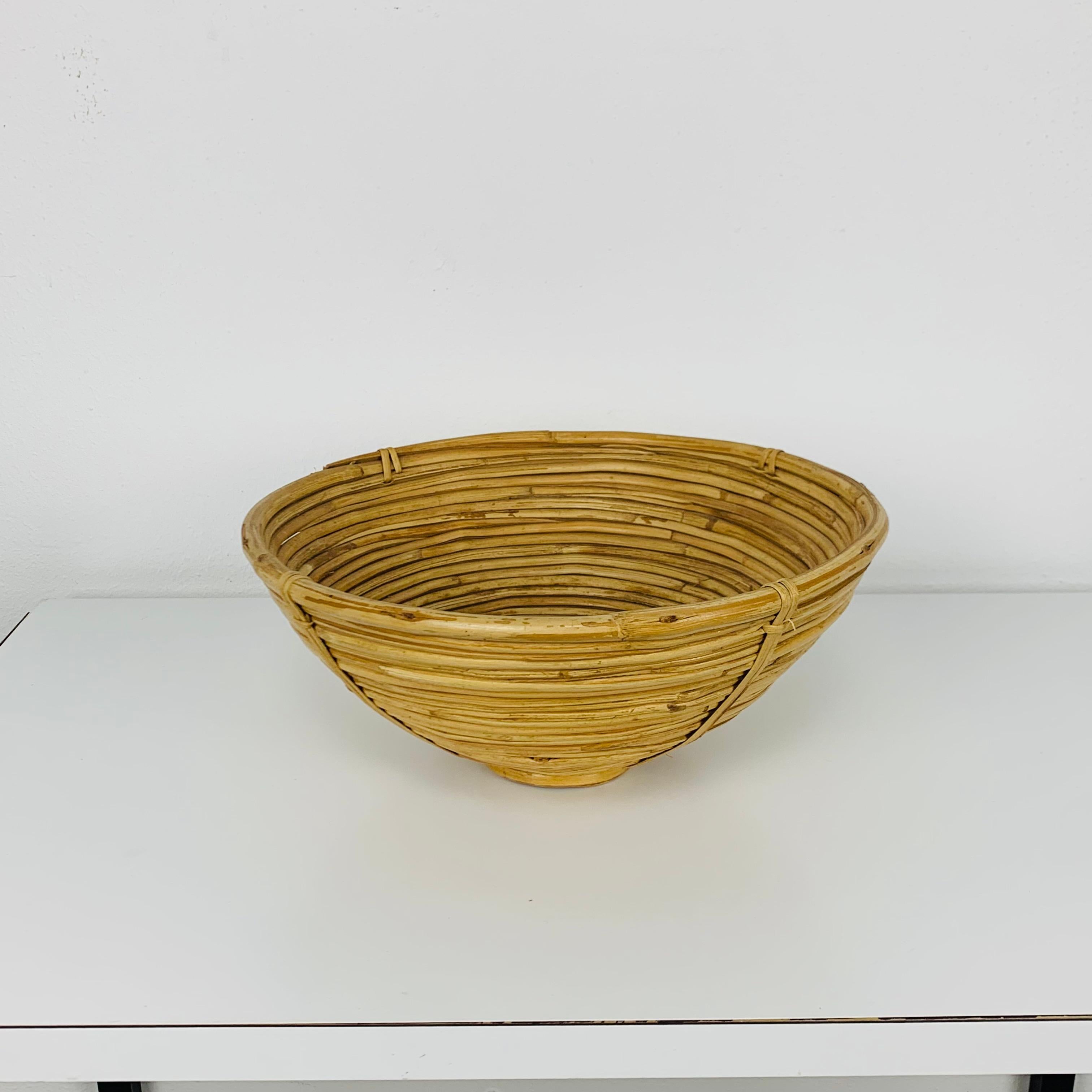 Rattan basket, Italy, 1960's In condizioni buone in vendita a BELFORT, FR