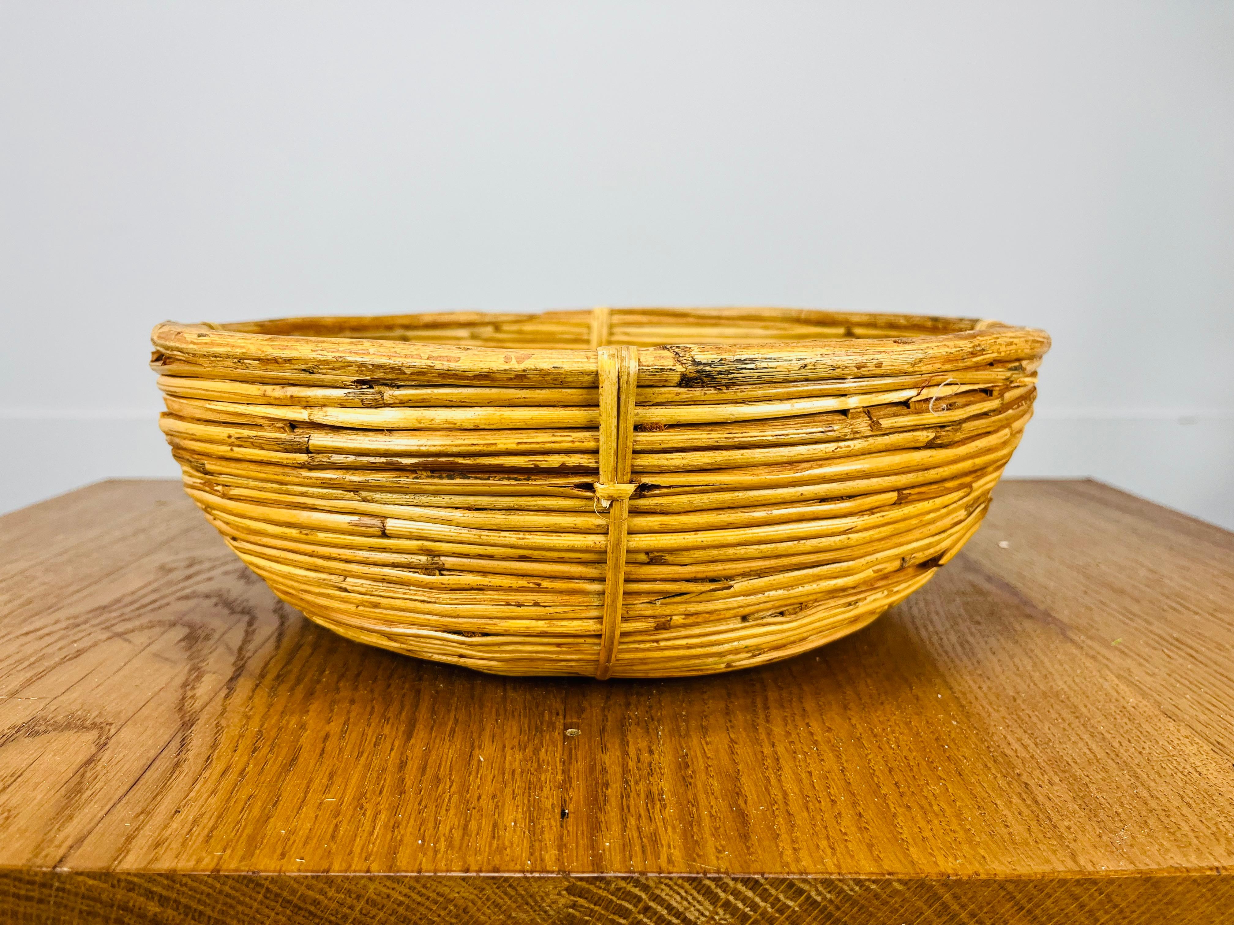 Metà XX secolo Rattan basket, Italy, 1960's in vendita