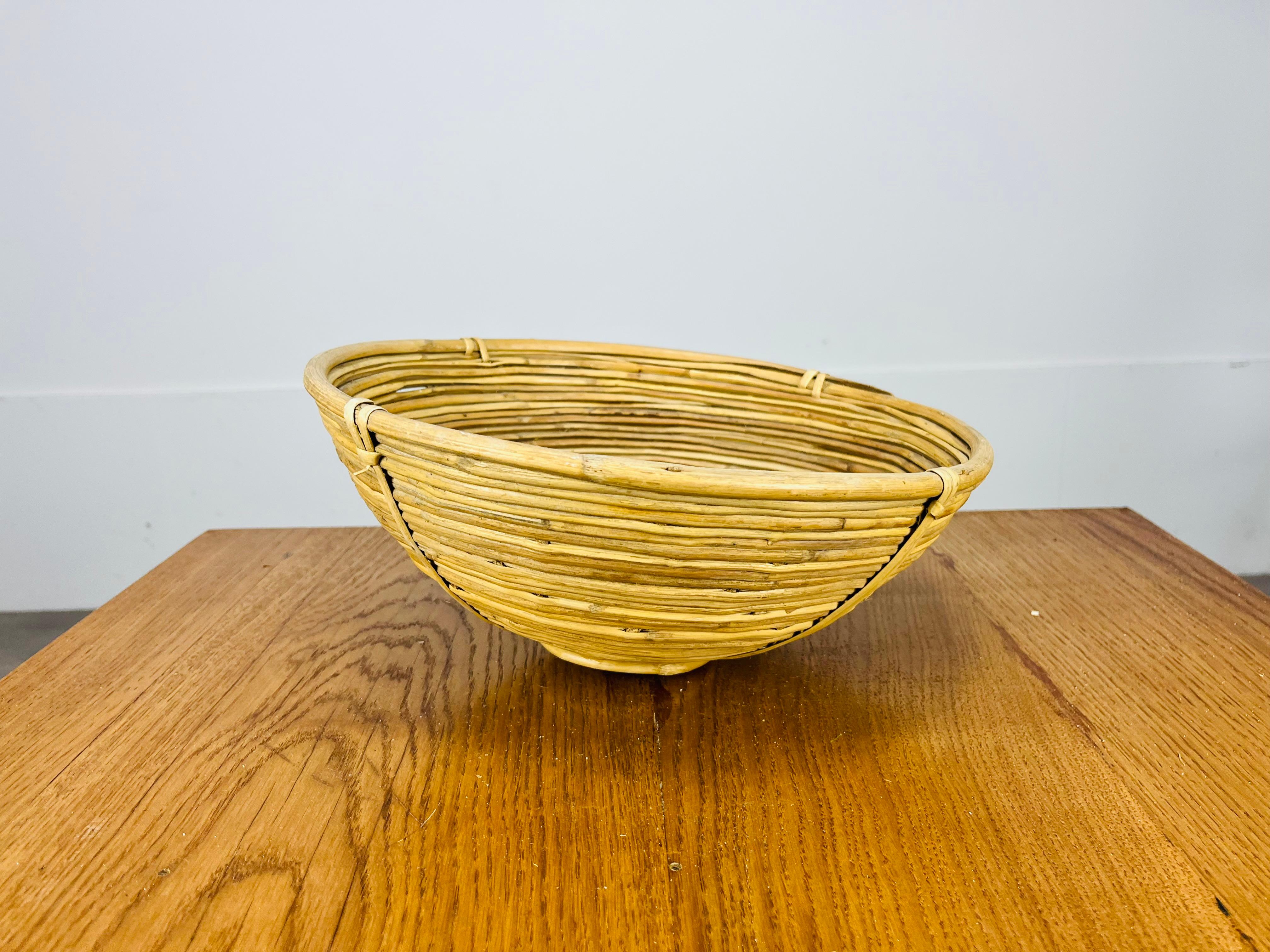 Rattan basket, Italy, 1960's in vendita 1