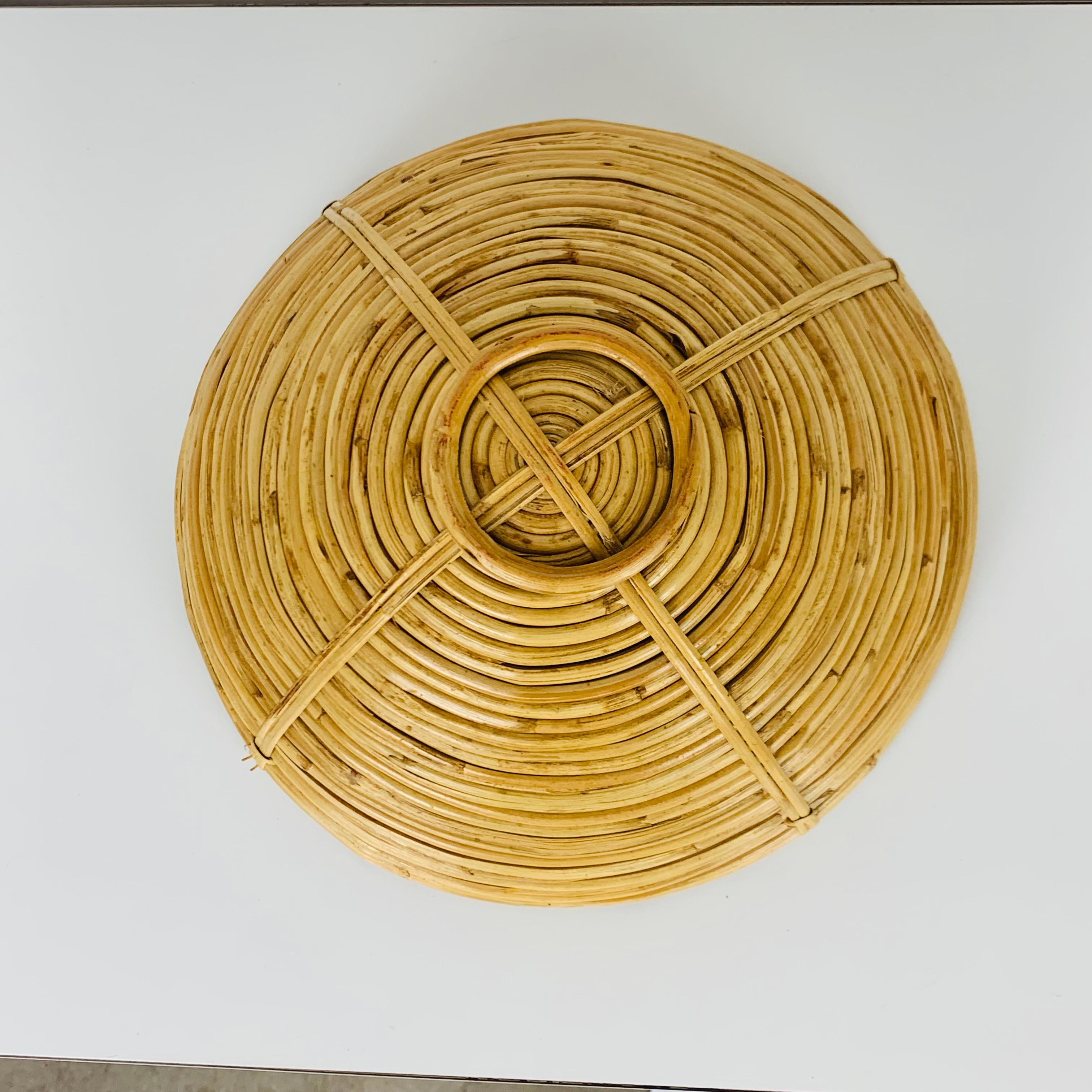 Rattan basket, Italy, 1960's in vendita 1