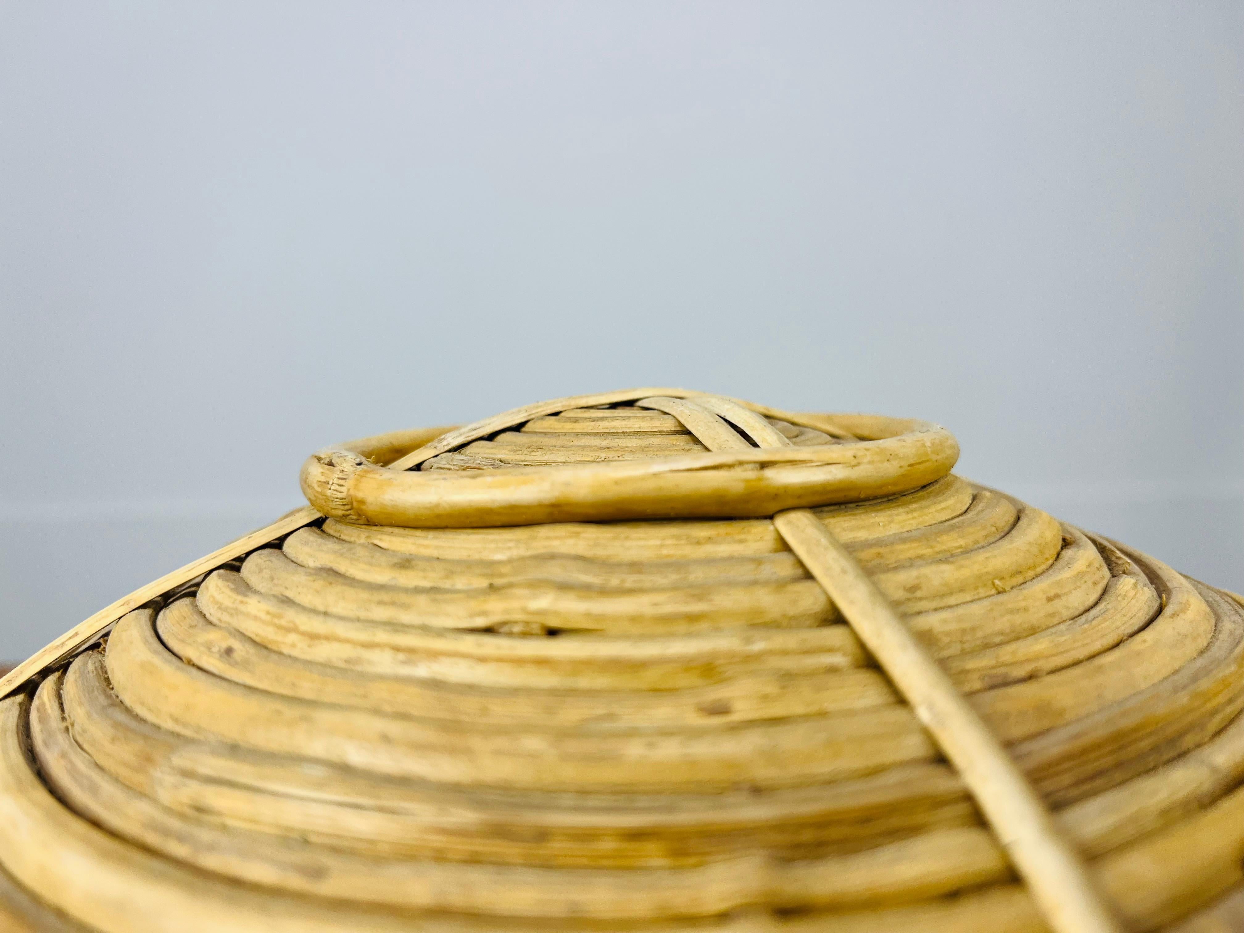Rattan basket, Italy, 1960's in vendita 2