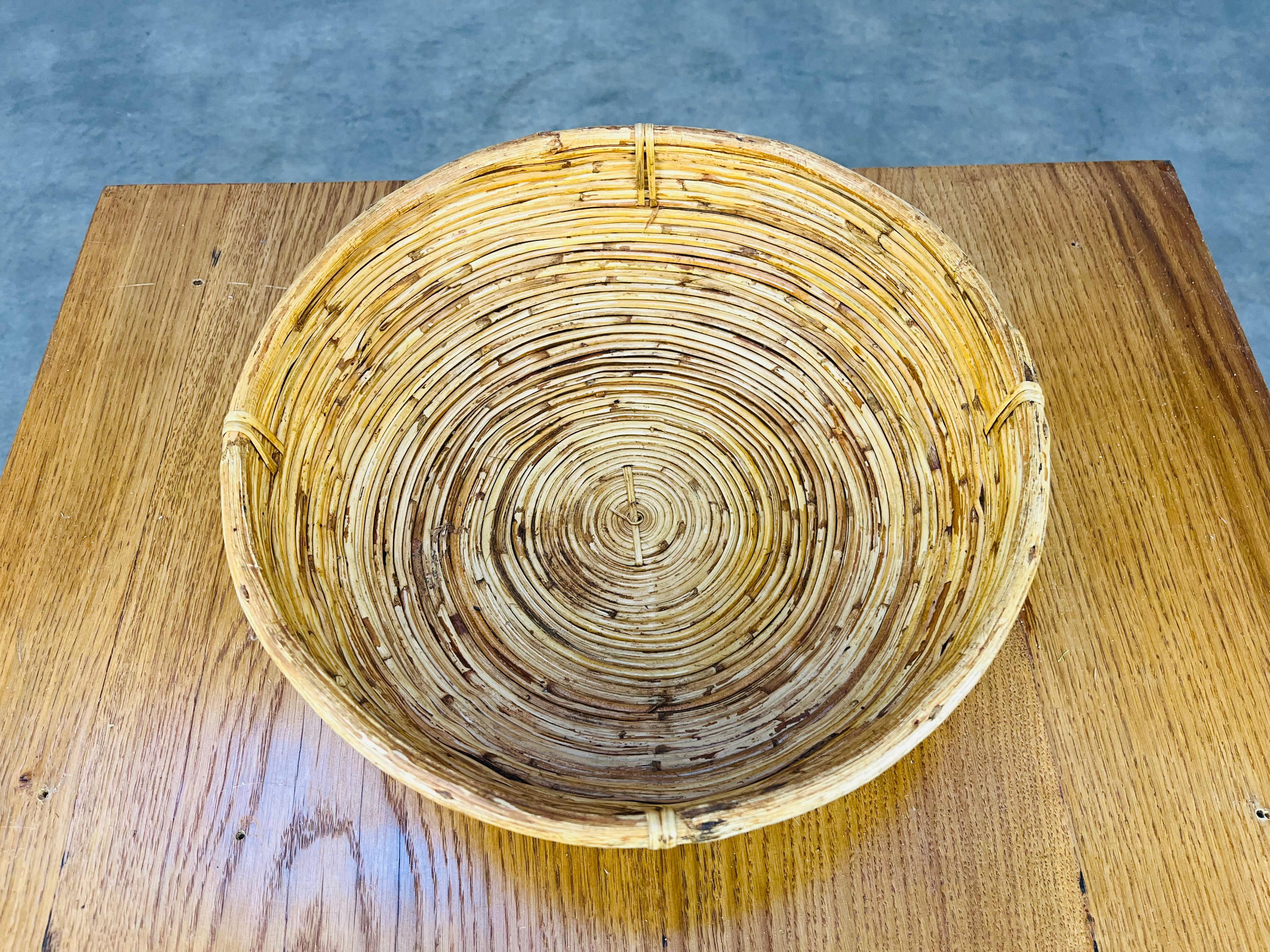 Rattan basket, Italy, 1960's in vendita 2