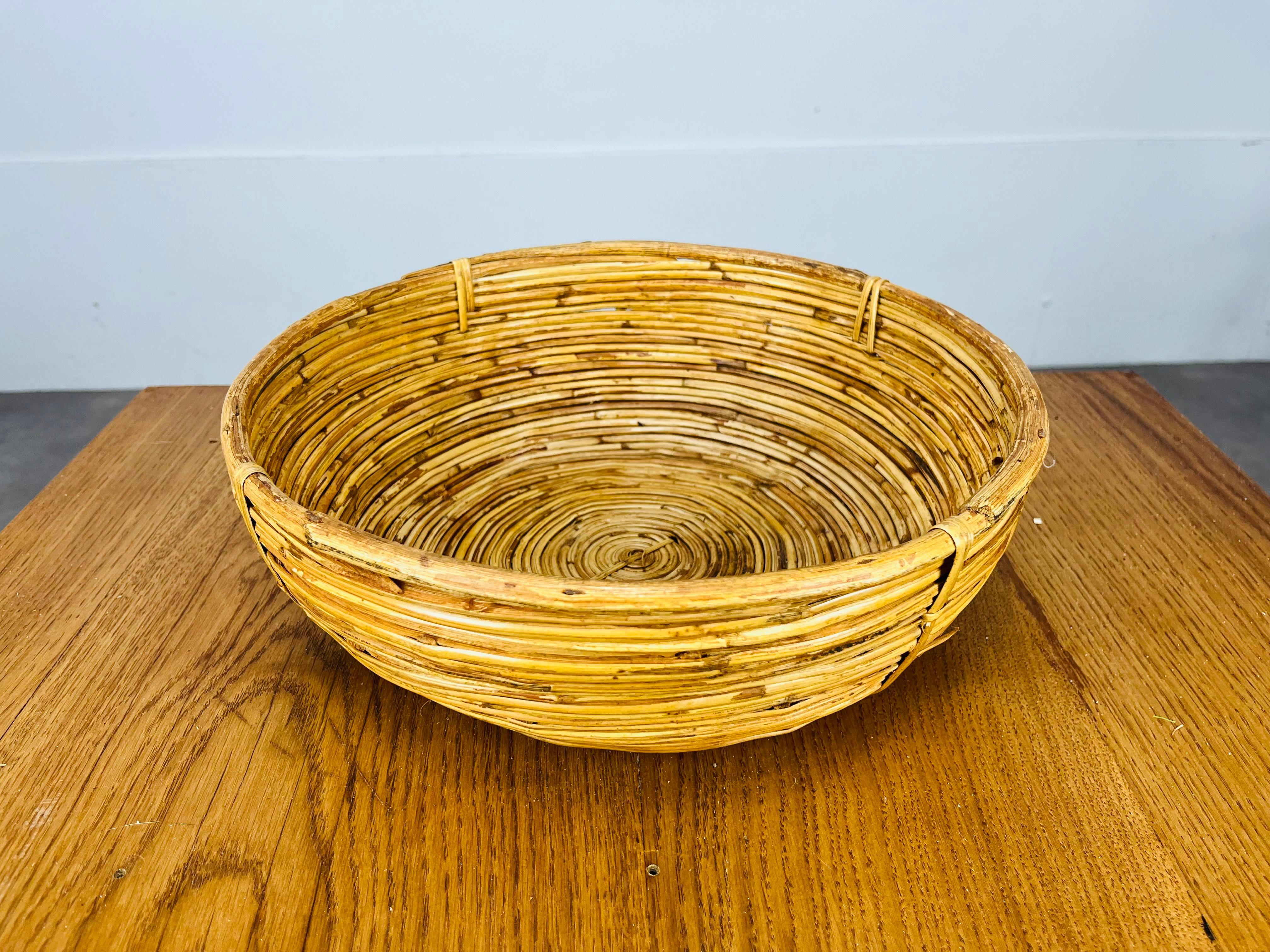 Rattan basket, Italy, 1960's in vendita 4