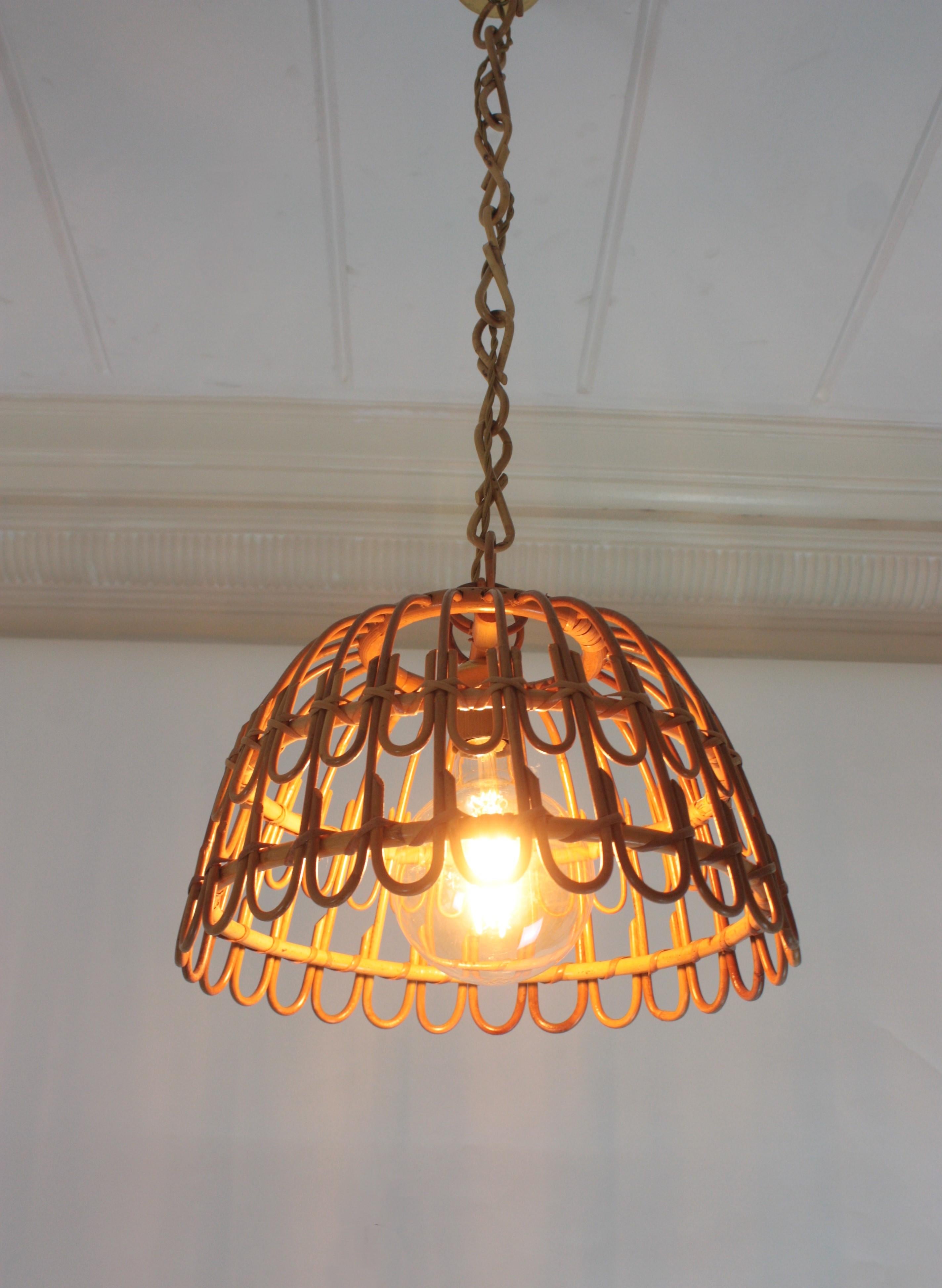 Lampada a sospensione a forma di campana in rattan, Spagna, anni '60 in vendita 5