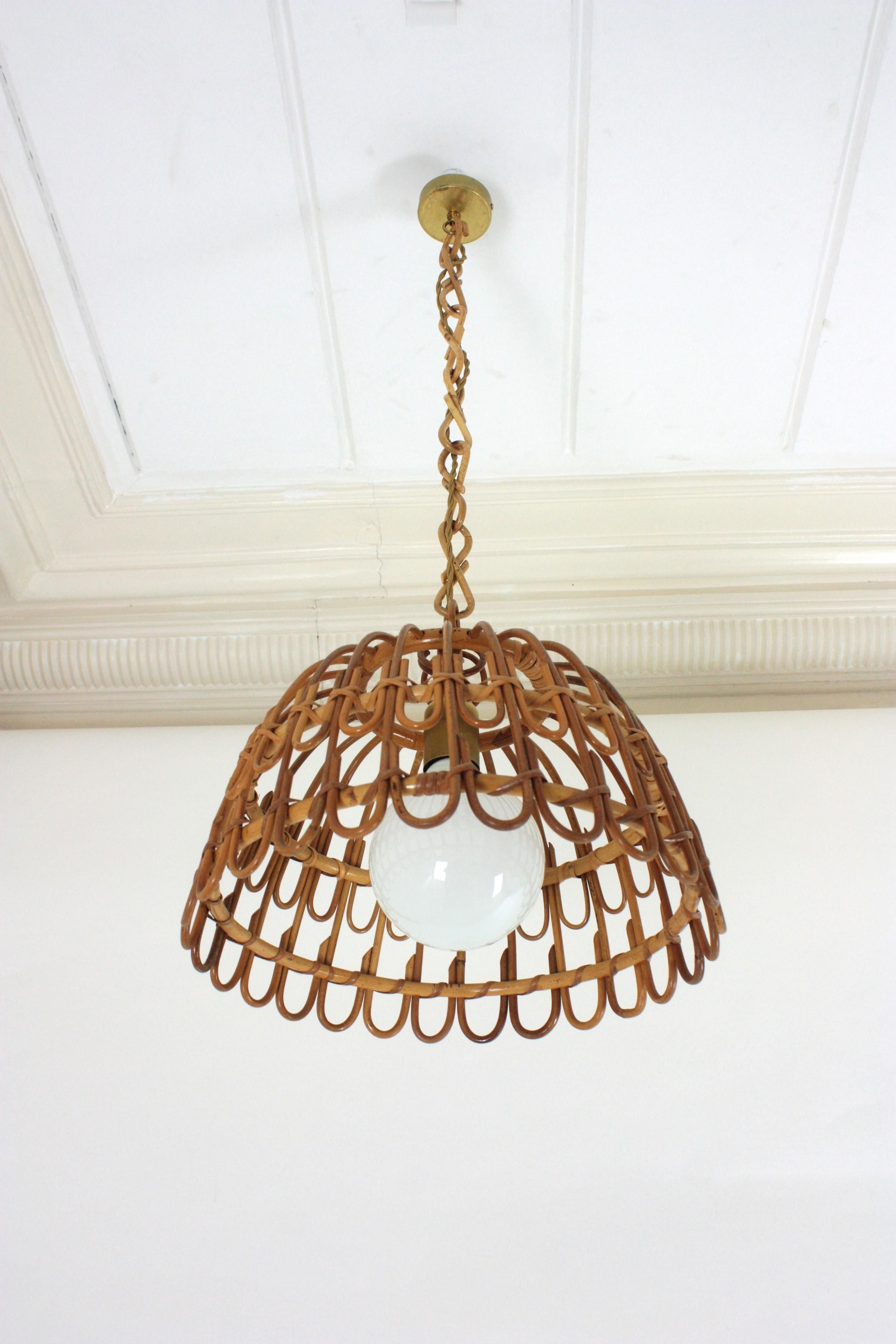 Fatto a mano Lampada a sospensione a forma di campana in rattan, Spagna, anni '60 in vendita