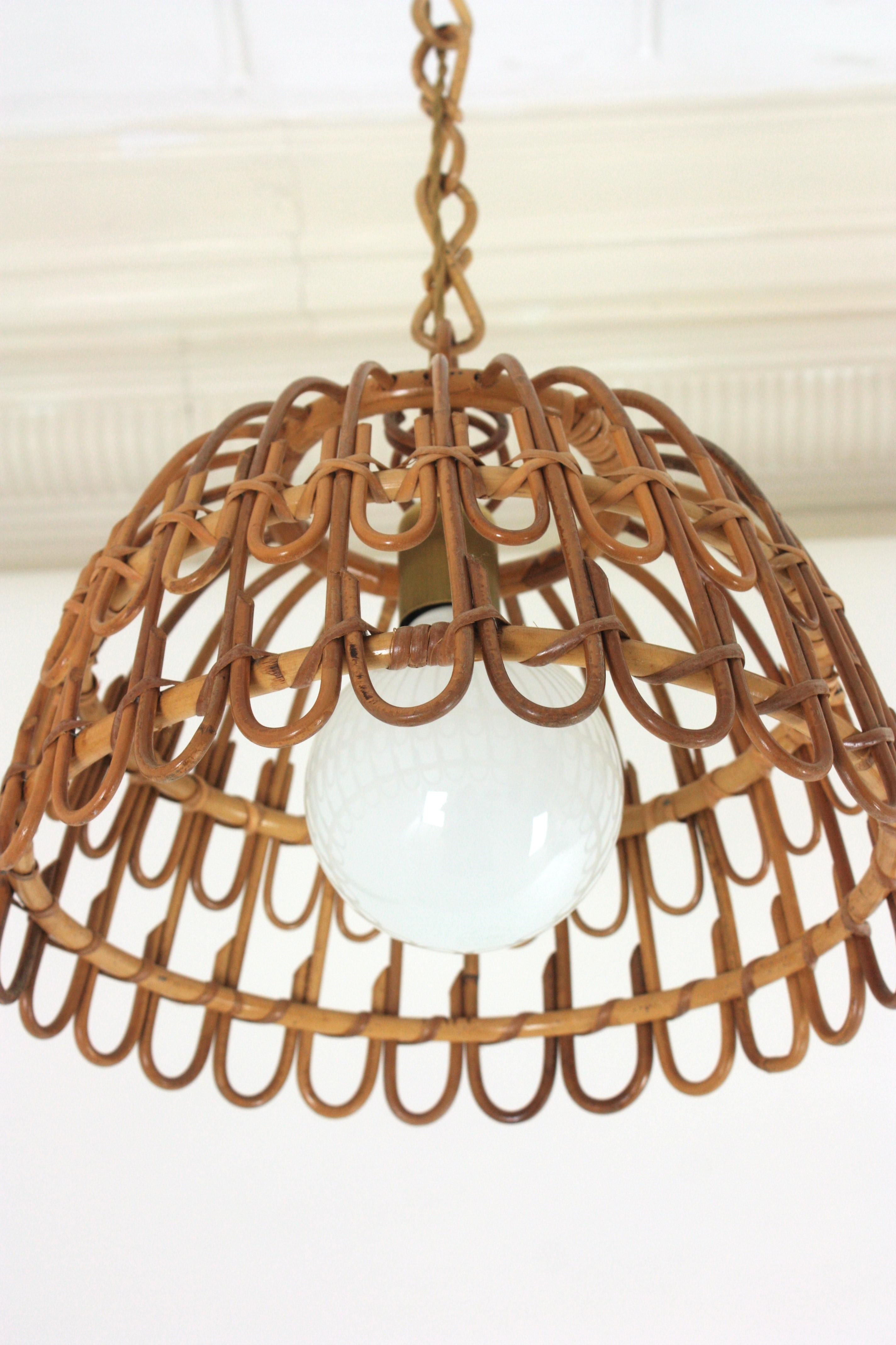 Lampada a sospensione a forma di campana in rattan, Spagna, anni '60 In condizioni buone in vendita a Barcelona, ES
