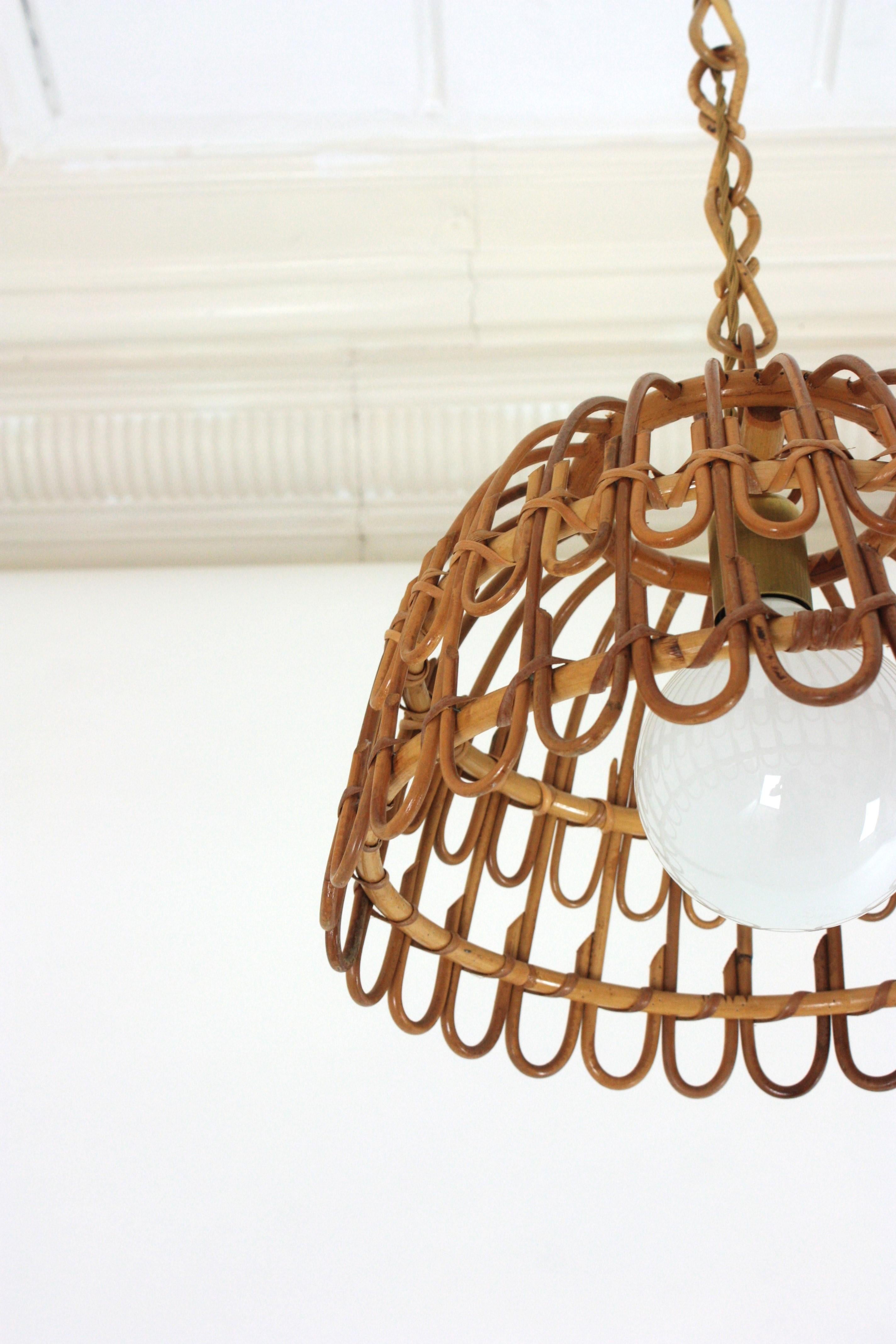 XX secolo Lampada a sospensione a forma di campana in rattan, Spagna, anni '60 in vendita
