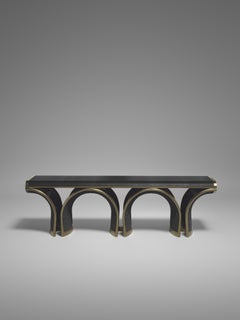 Banco de ratán con incrustaciones de latón patinado en pergamino y bronce by R&Y Augousti