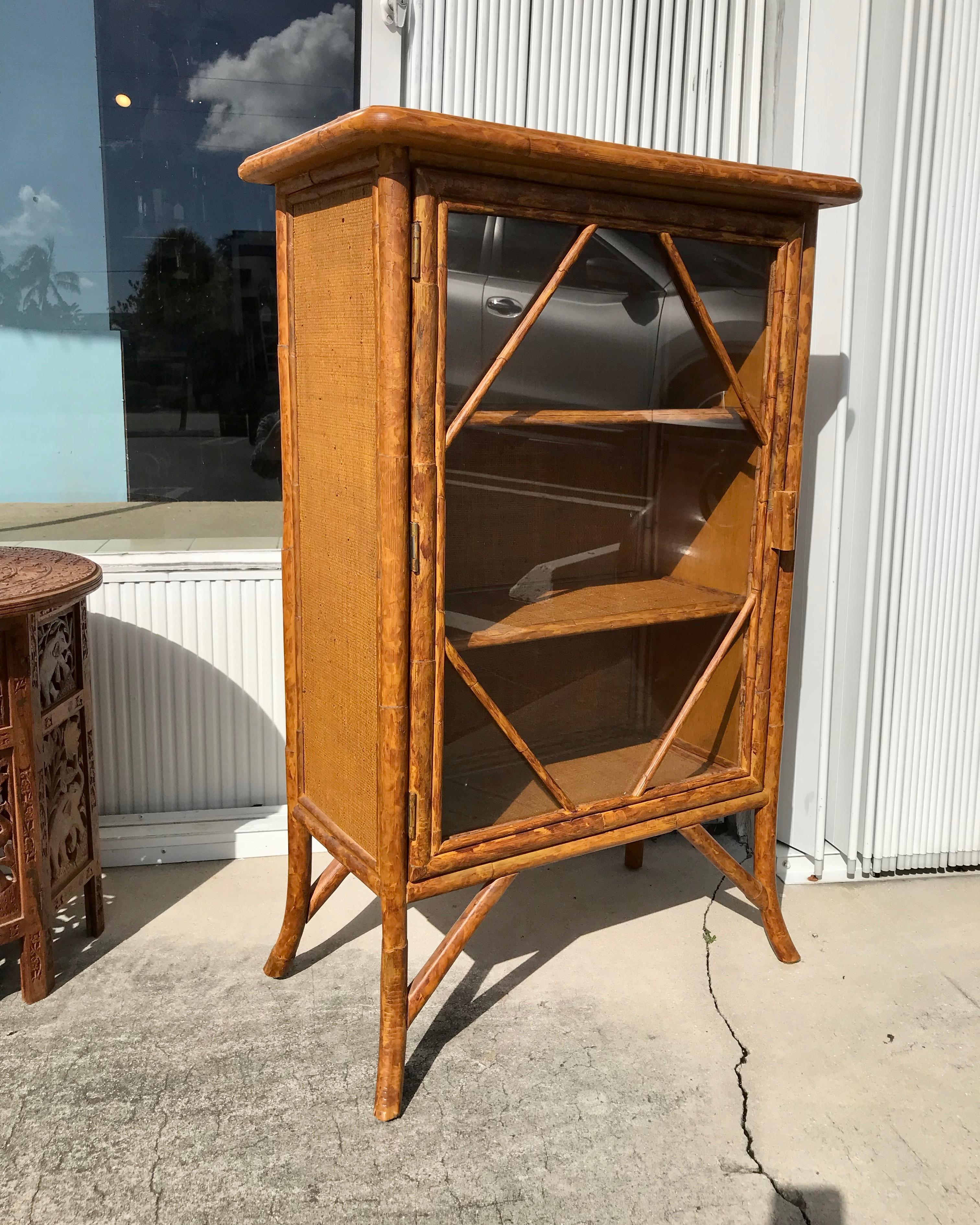 Rattan Bookcase In Good Condition For Sale In West Palm Beach, FL