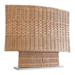 Lampada da tavolo in rattan intrecciato, di DUNLIN