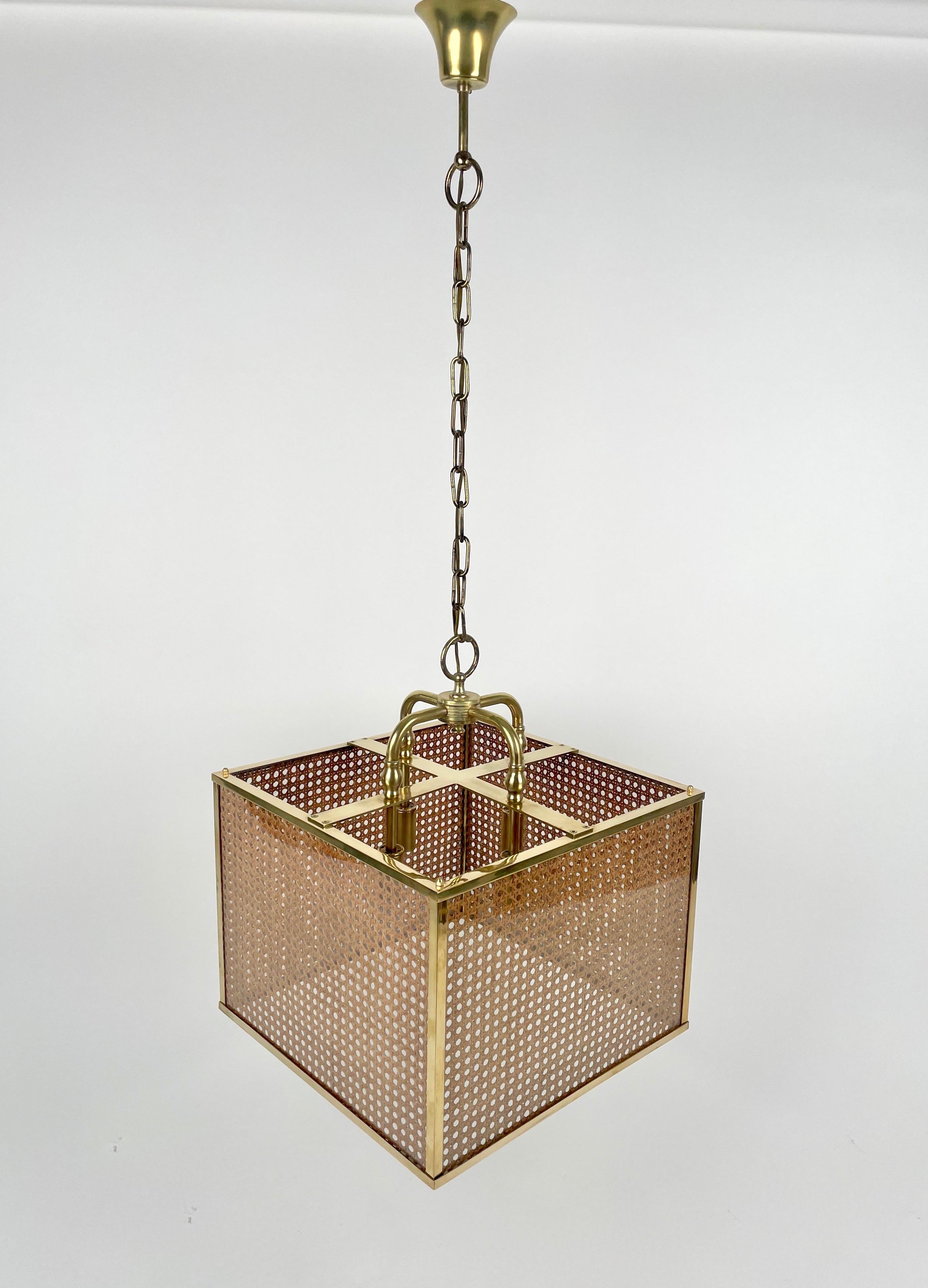 Mid-Century Modern Rattan, Brass and Glass Chandelier Four-Light, Italy 1970s For Sale