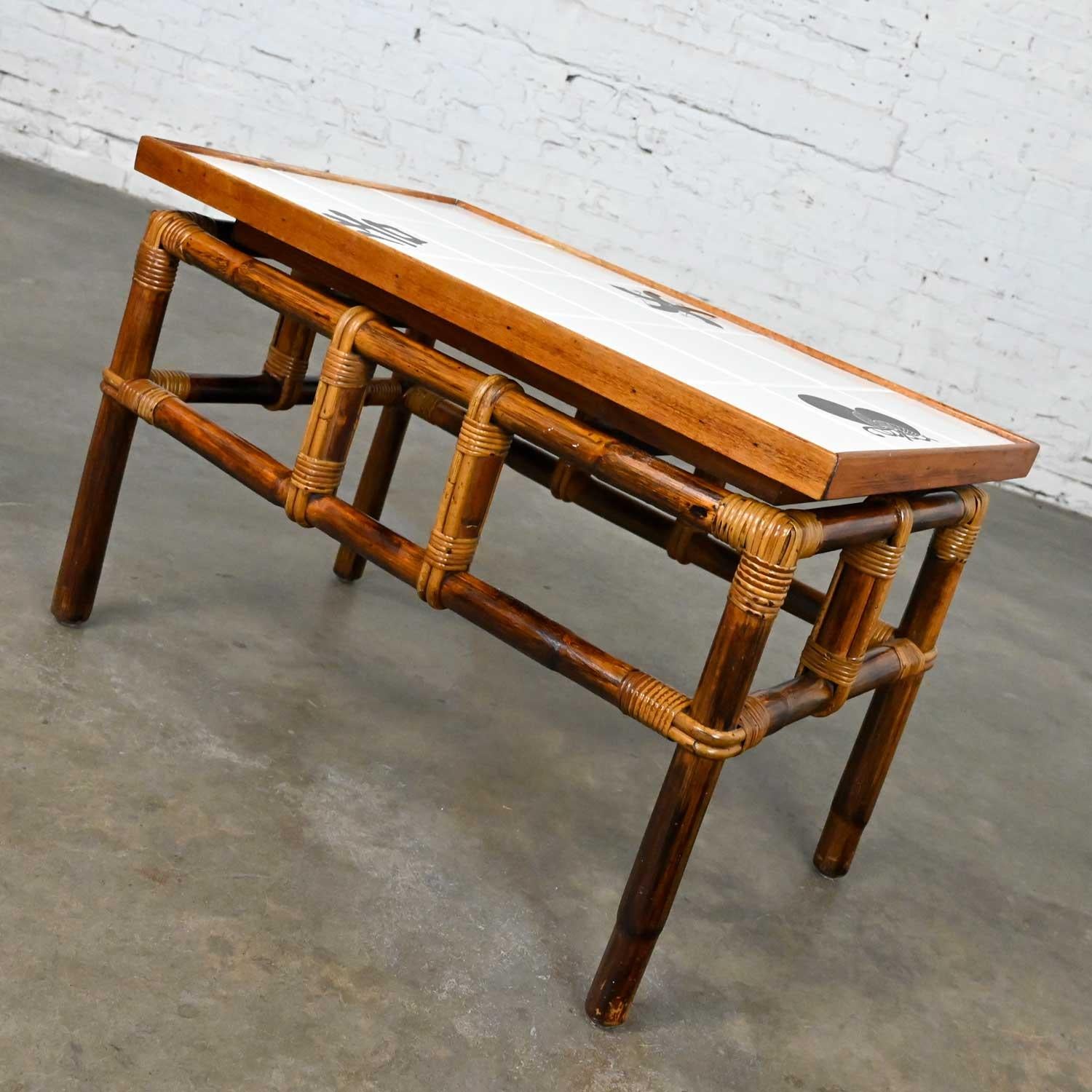 Tavolino in rattan Ficks Reed Far Horizons con piano in piastrelle di John Wisner In condizioni buone in vendita a Topeka, KS