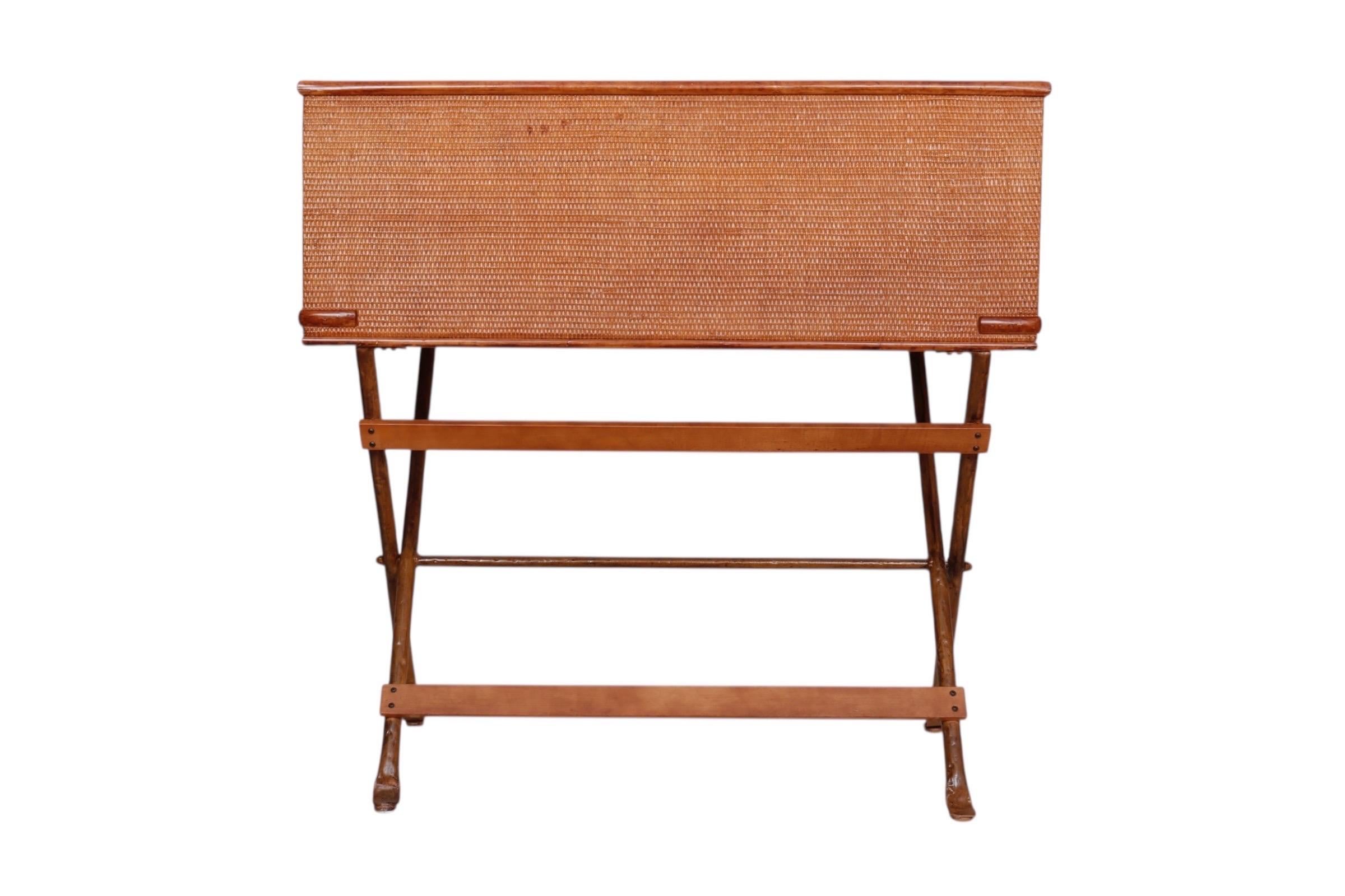 Scrivania in rattan Campaigner In condizioni buone in vendita a Bradenton, FL