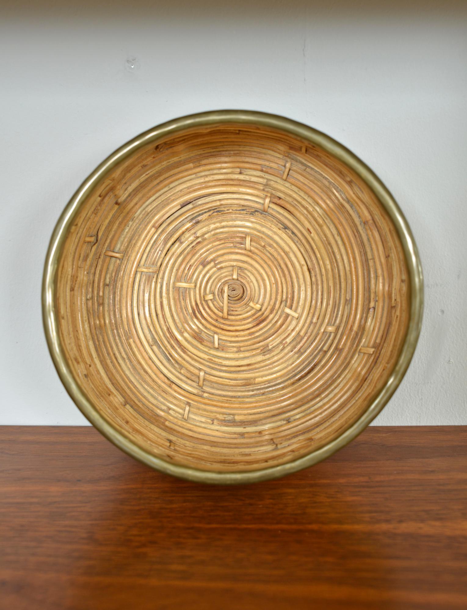 1970s Rattan Cane Brass Bowl Basket Centrepiece by Vivai del Sud Italy For Sale 3