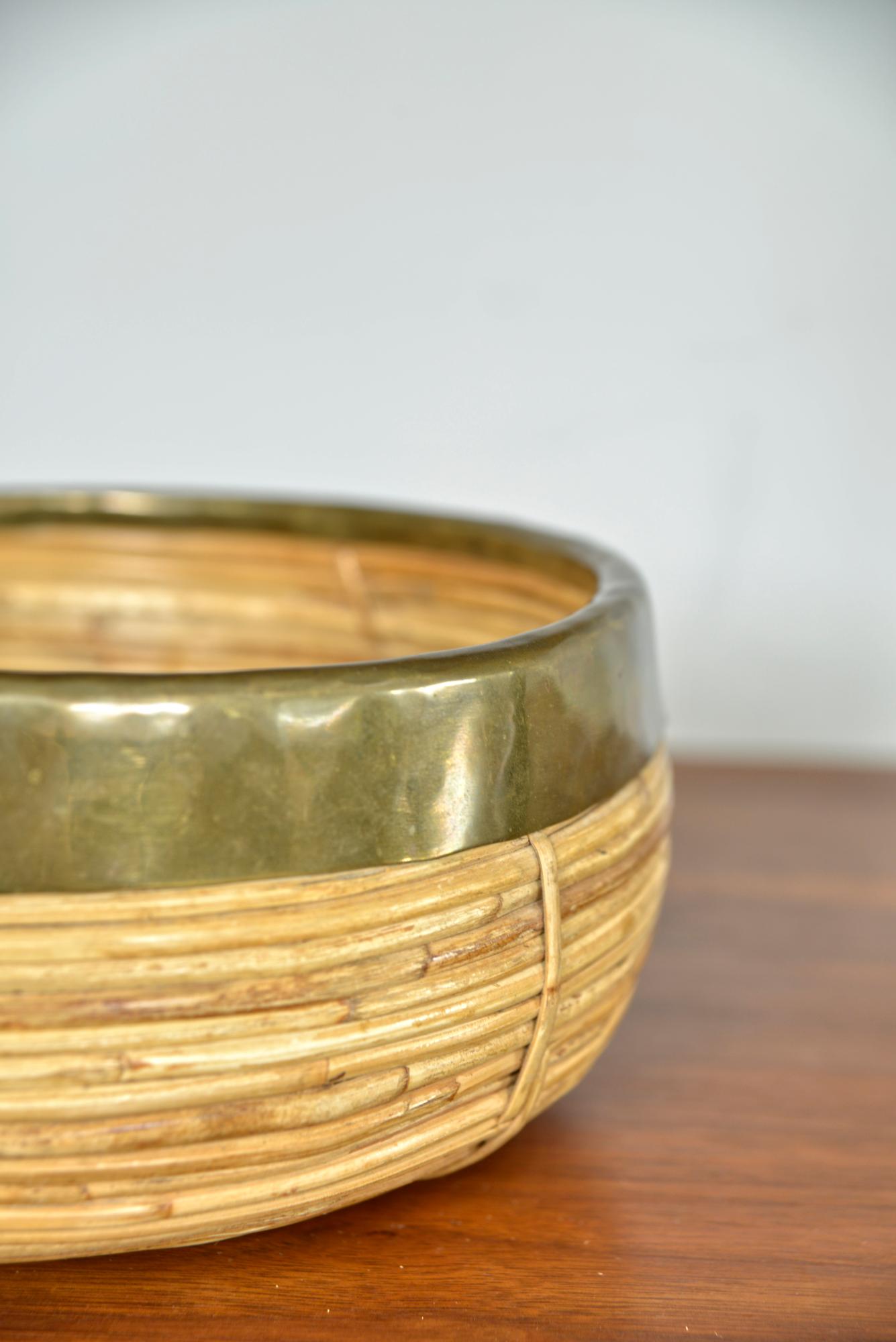 20th Century 1970s Rattan Cane Brass Bowl Basket Centrepiece by Vivai del Sud Italy For Sale