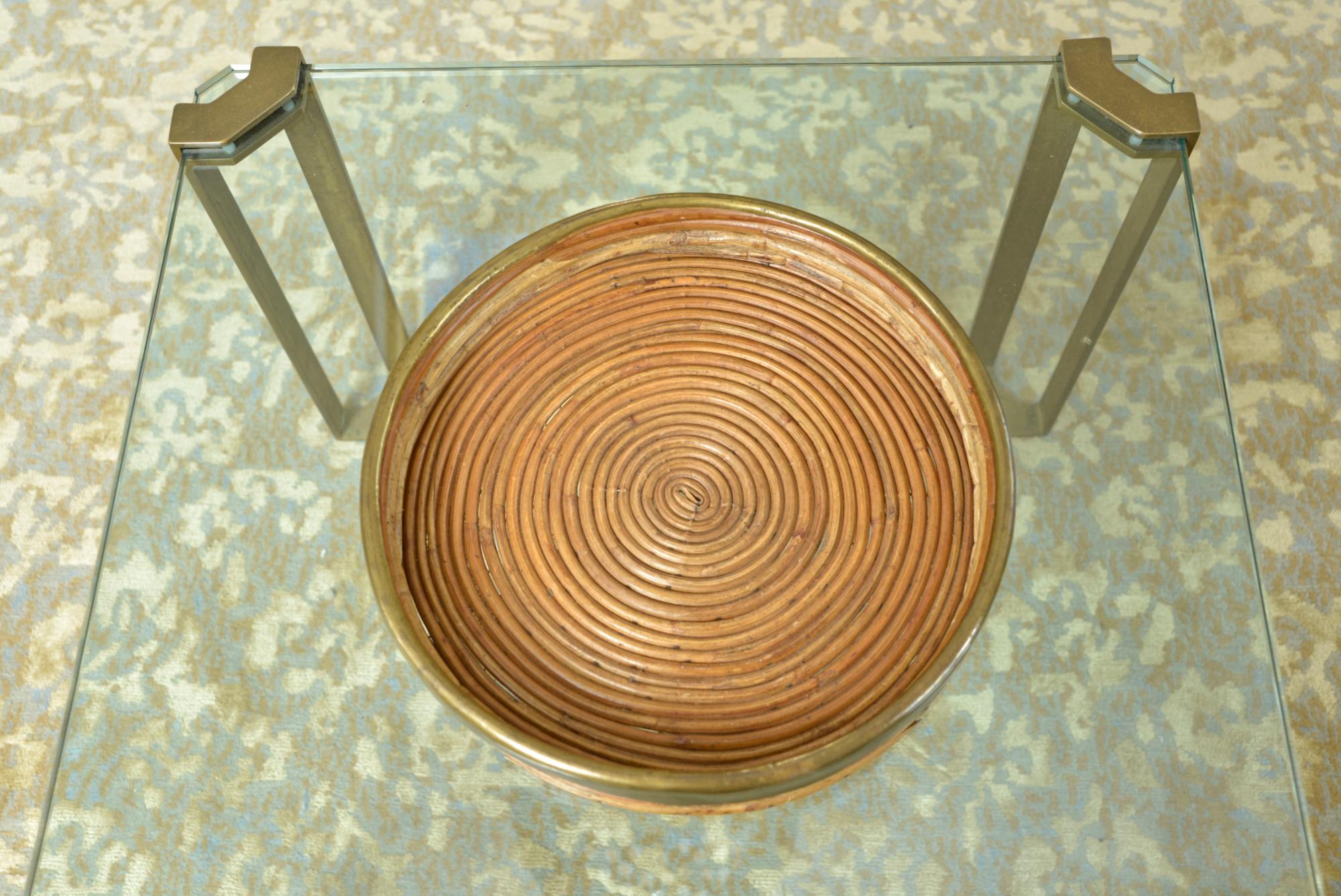 Hand-Crafted 1970s Rattan Cane Brass Tray Basket Centrepiece By Vivai del Sud Italy For Sale