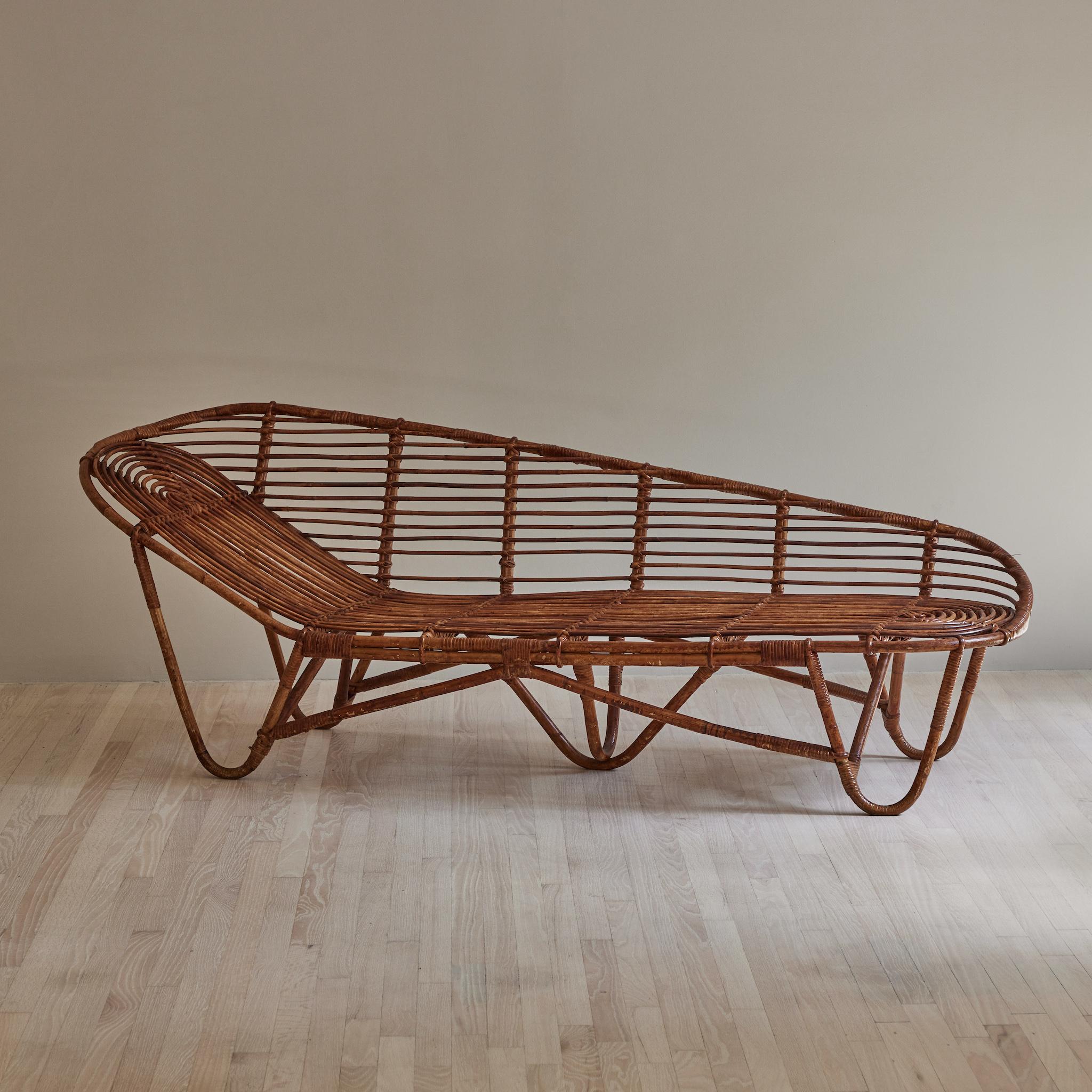 Rattan Chaise In Good Condition In Los Angeles, CA