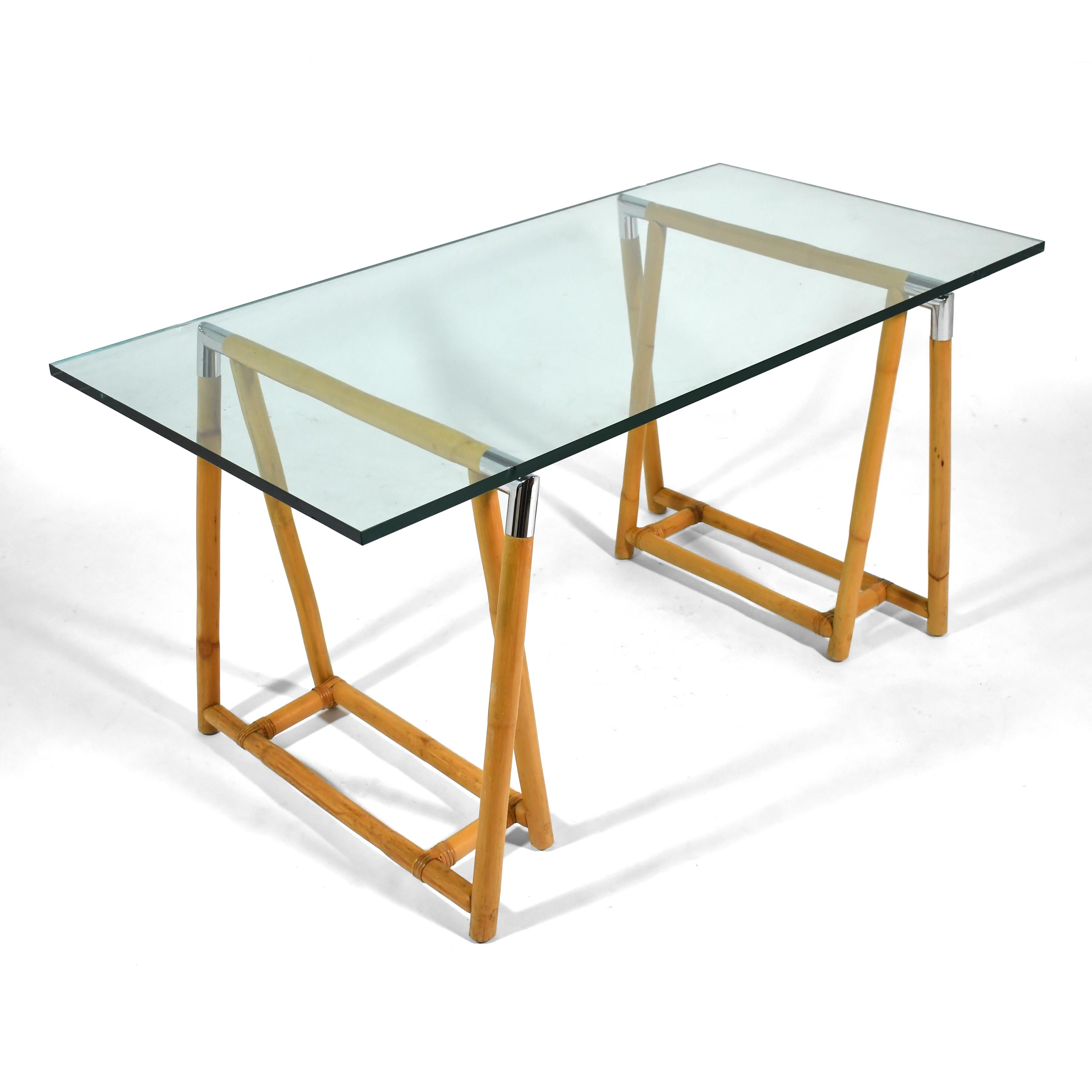 Sawhorse-Tisch/Schreibtisch aus Rattan und Chrom (Stahl) im Angebot