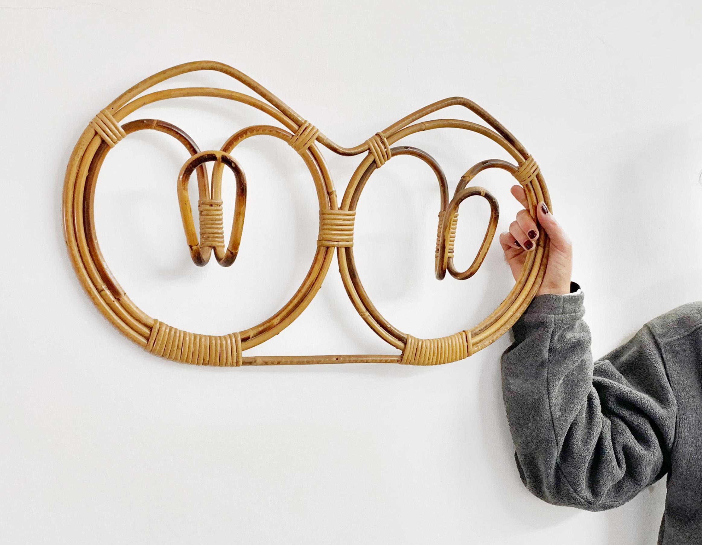 This gorgeous rattan coat hook was designed by Franco Albini & Franca Helg for Pierantonio Bonacina.
The piece was produced in Italy in 1961 and features two hooks for hanging clothes.
Perfect conditions.
