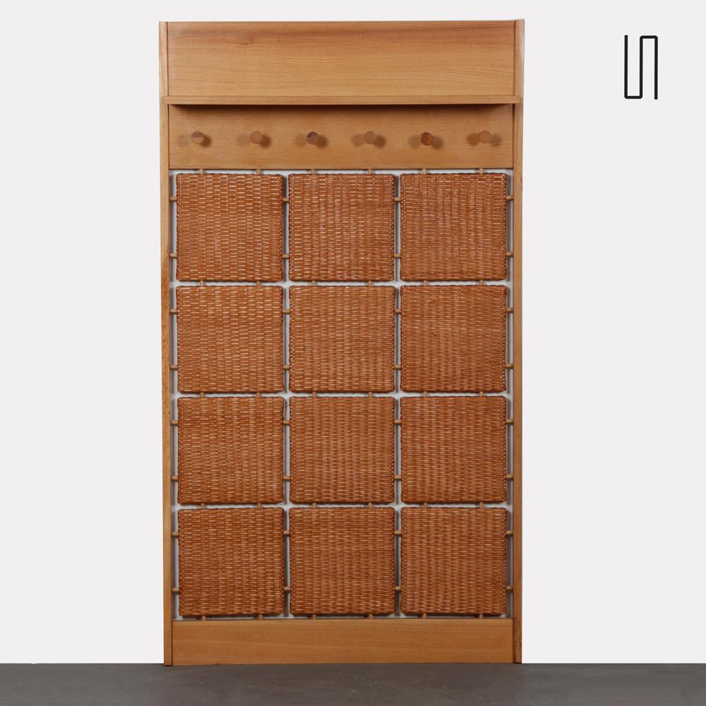This rattan coat rack is edited by Uluv in the Czech Republic in the 1960s. This piece of furniture is in good vintage condition.