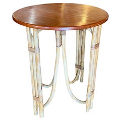 Table d'appoint Cocktail Tables en rotin avec plateau en acajou Tiki Mid Century Era par Calif-Asia