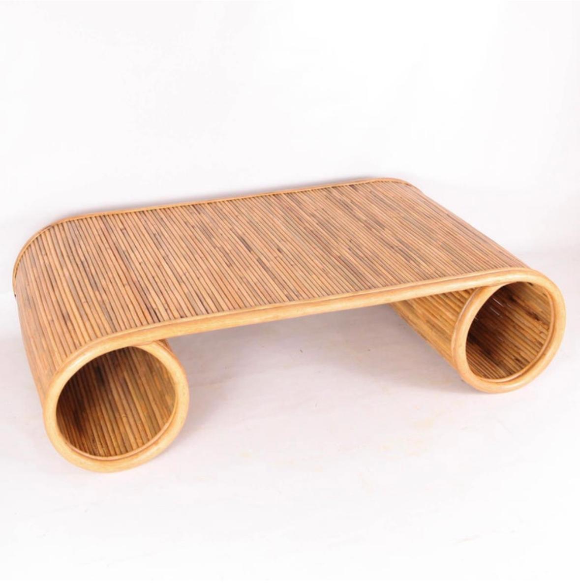 Mesa baja de ratán Italiano en venta