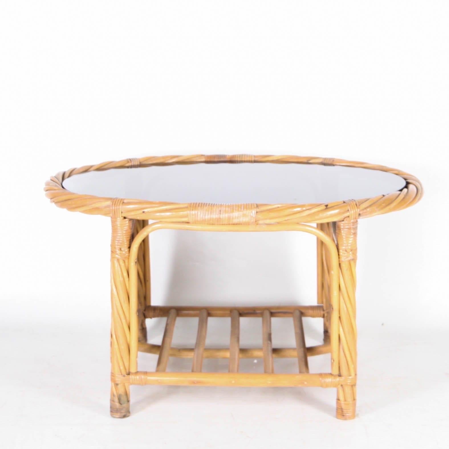 Table basse en rotin en vente 1