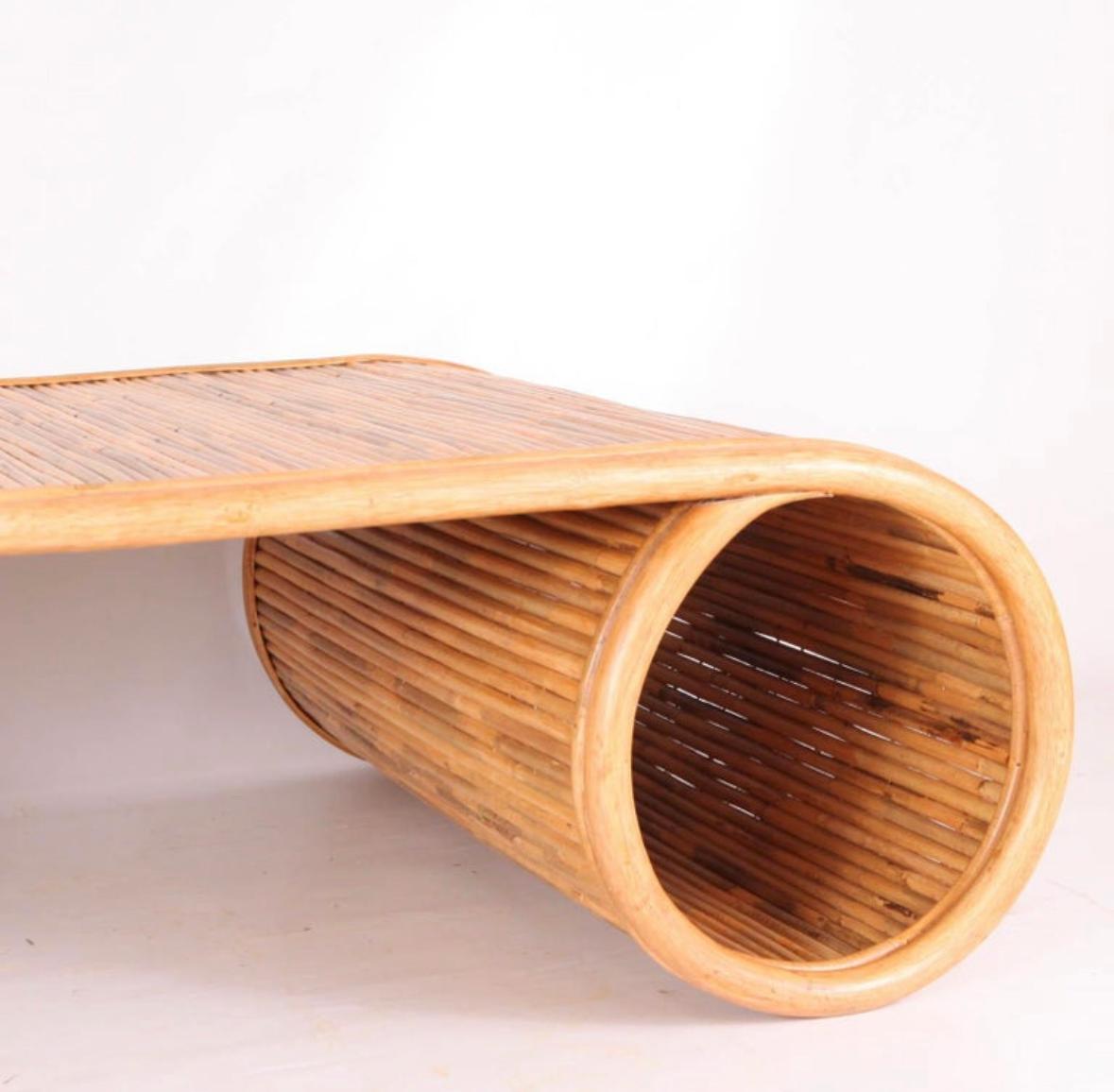 Mesa baja de ratán en venta 1